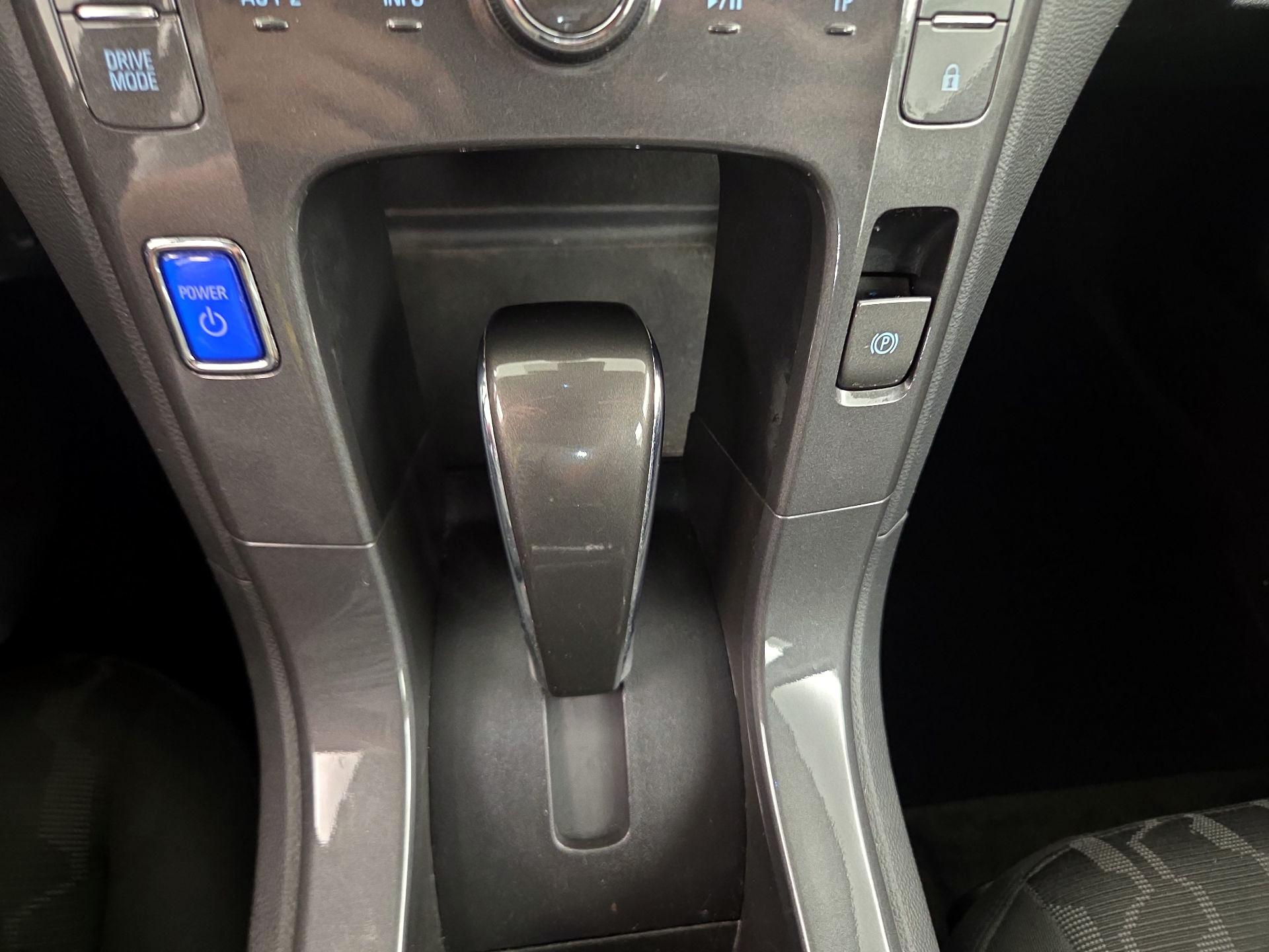 Thumbnail: 2015 Chevrolet Volt - 16