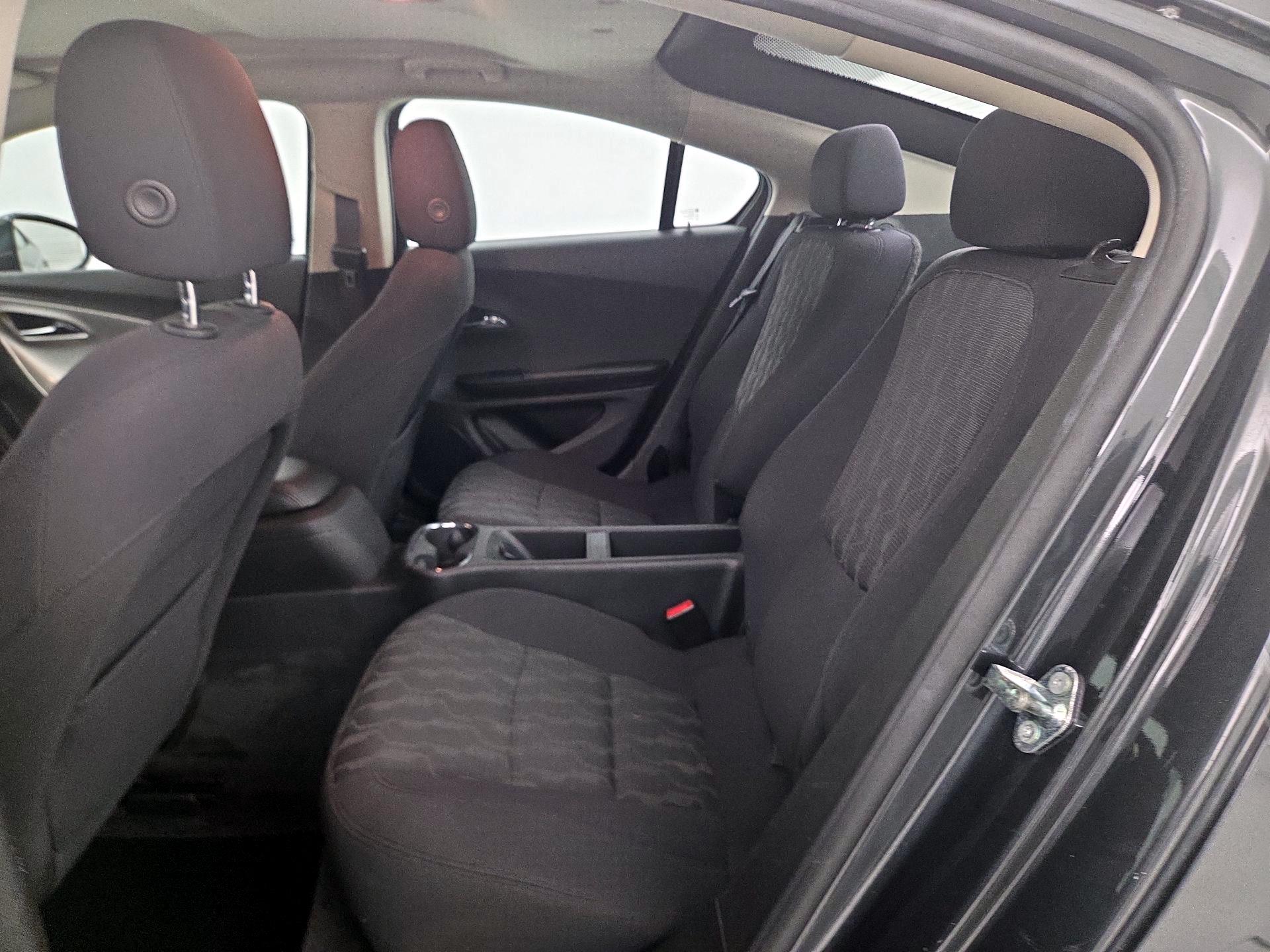 Thumbnail: 2015 Chevrolet Volt - 18