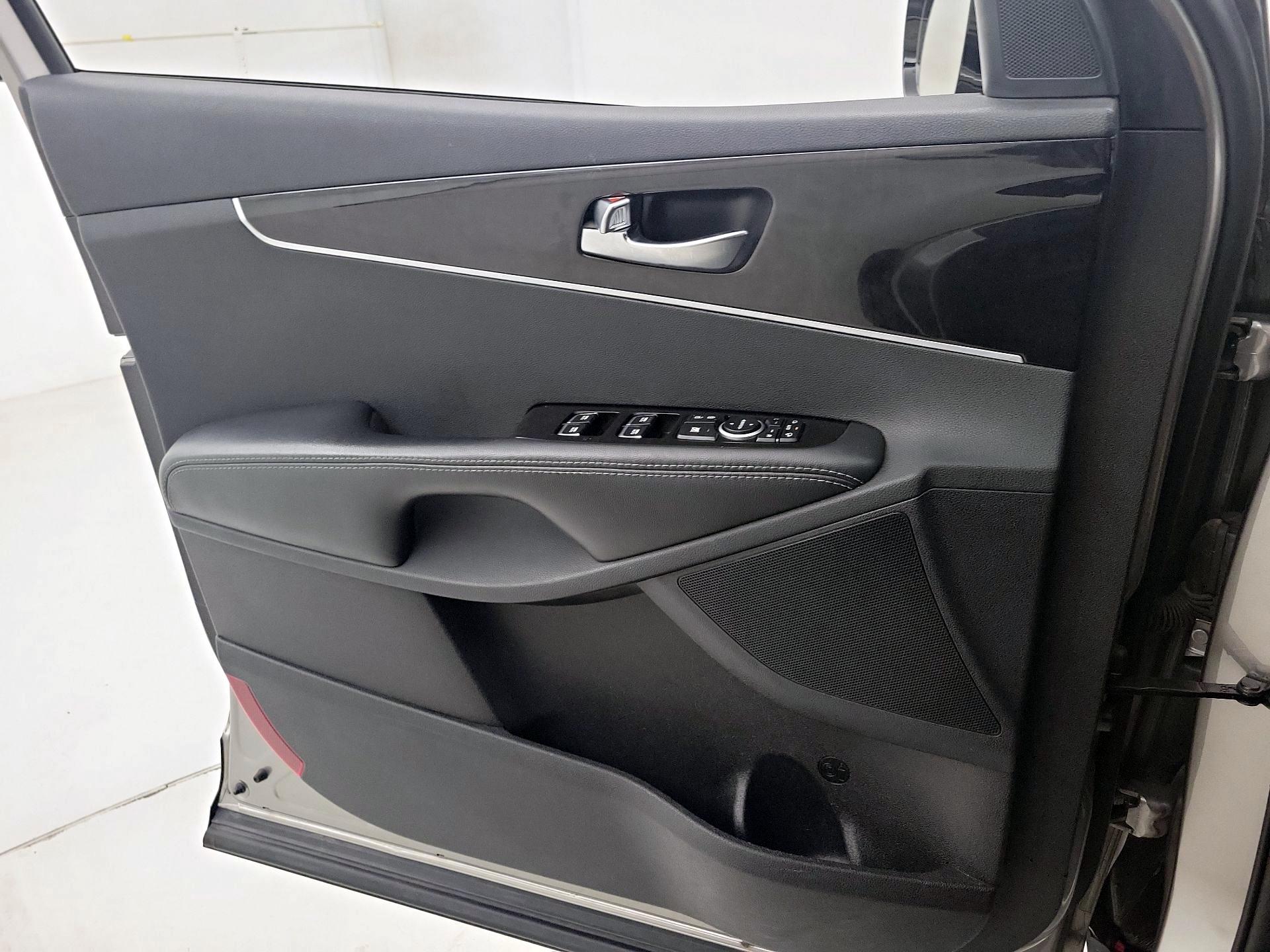 Thumbnail: 2016 Kia Sorento - 12