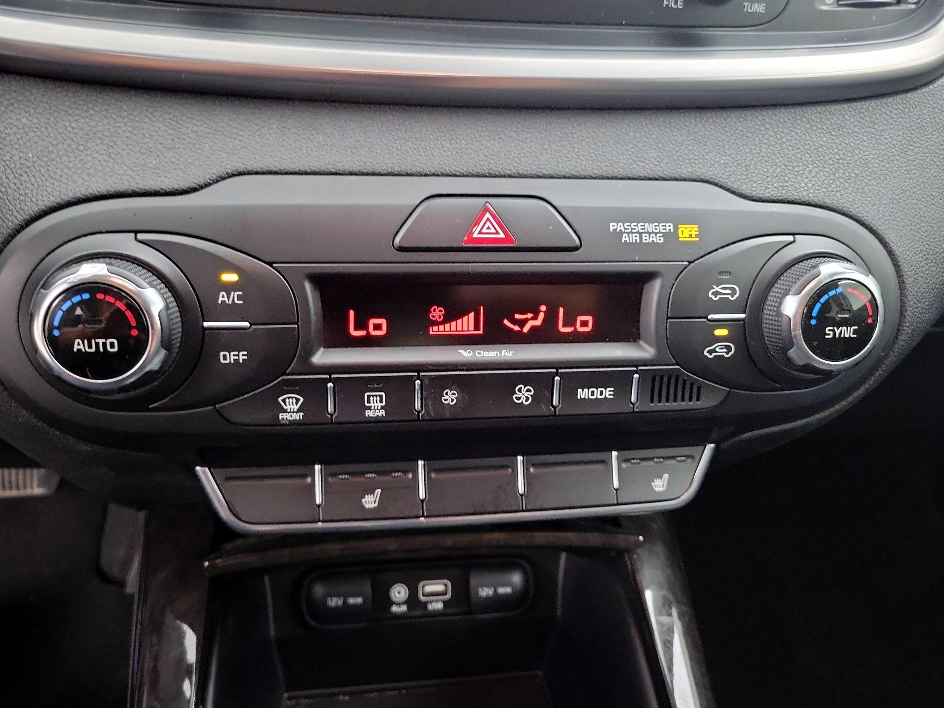 Thumbnail: 2016 Kia Sorento - 16