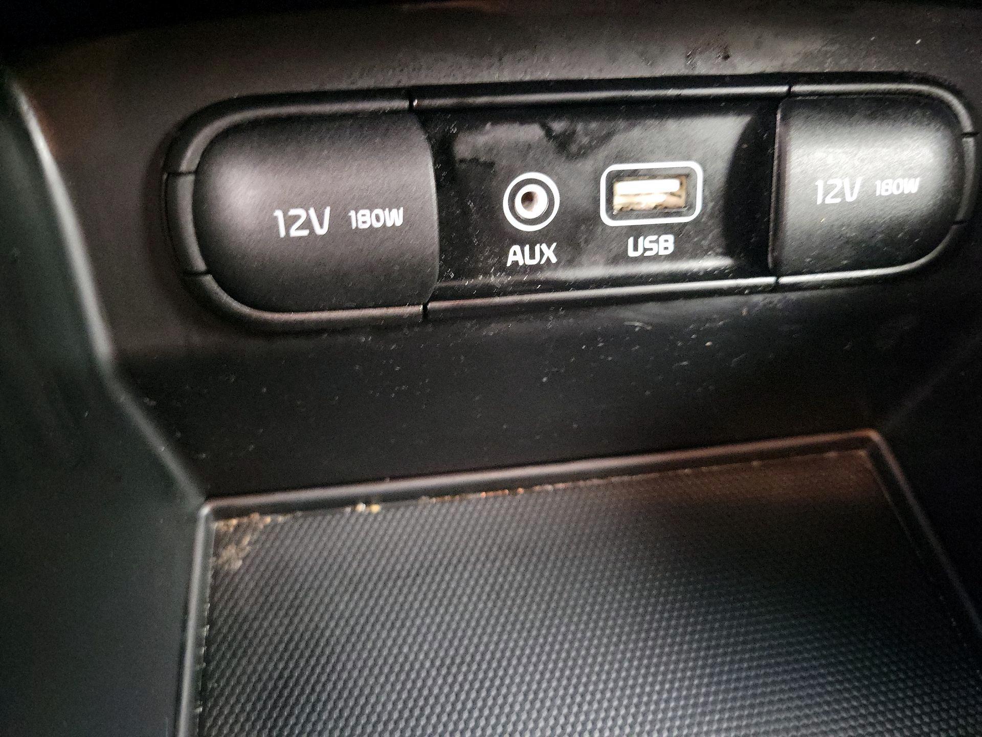 Thumbnail: 2016 Kia Sorento - 18
