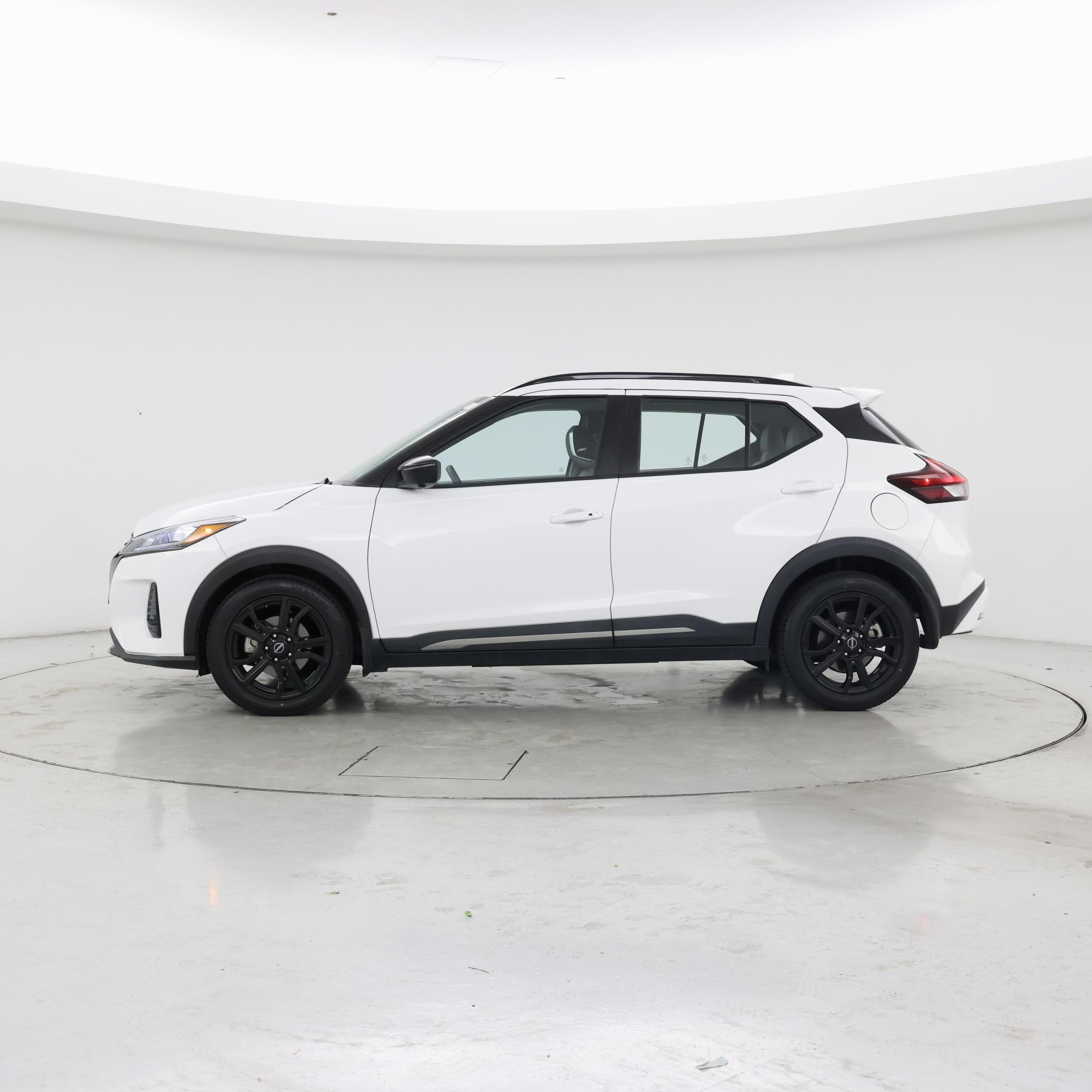 Thumbnail: 2023 Nissan Kicks - 3