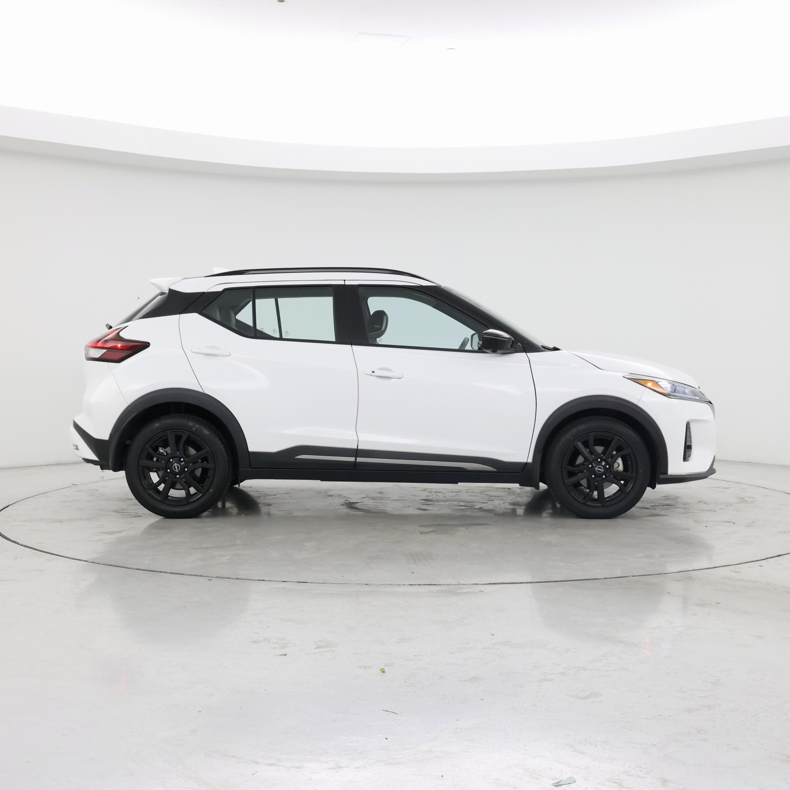 Thumbnail: 2023 Nissan Kicks - 7