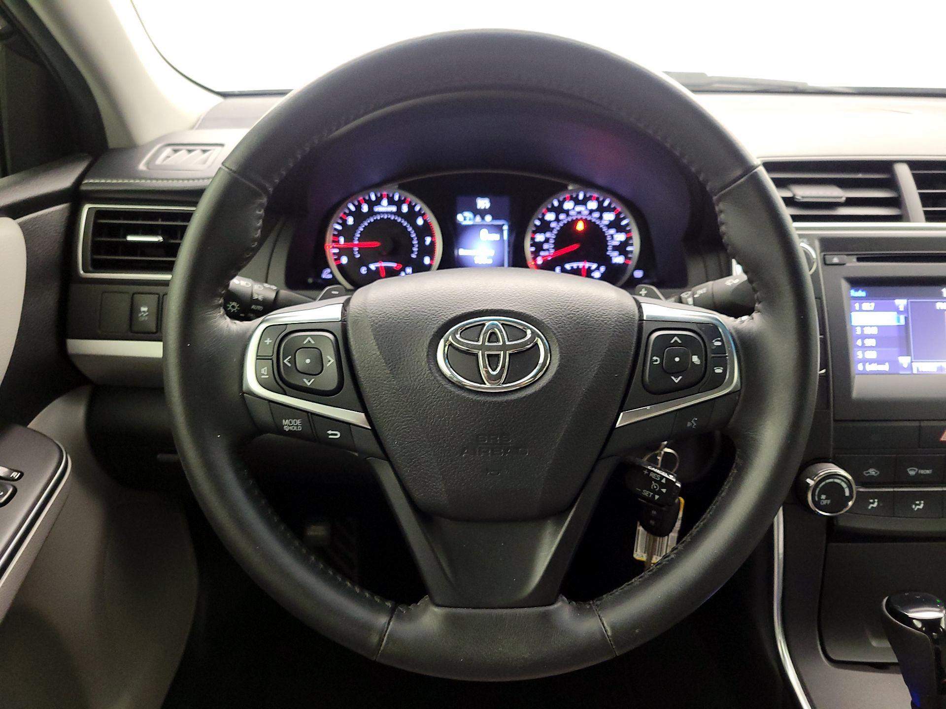 Thumbnail: 2016 Toyota Camry - 10
