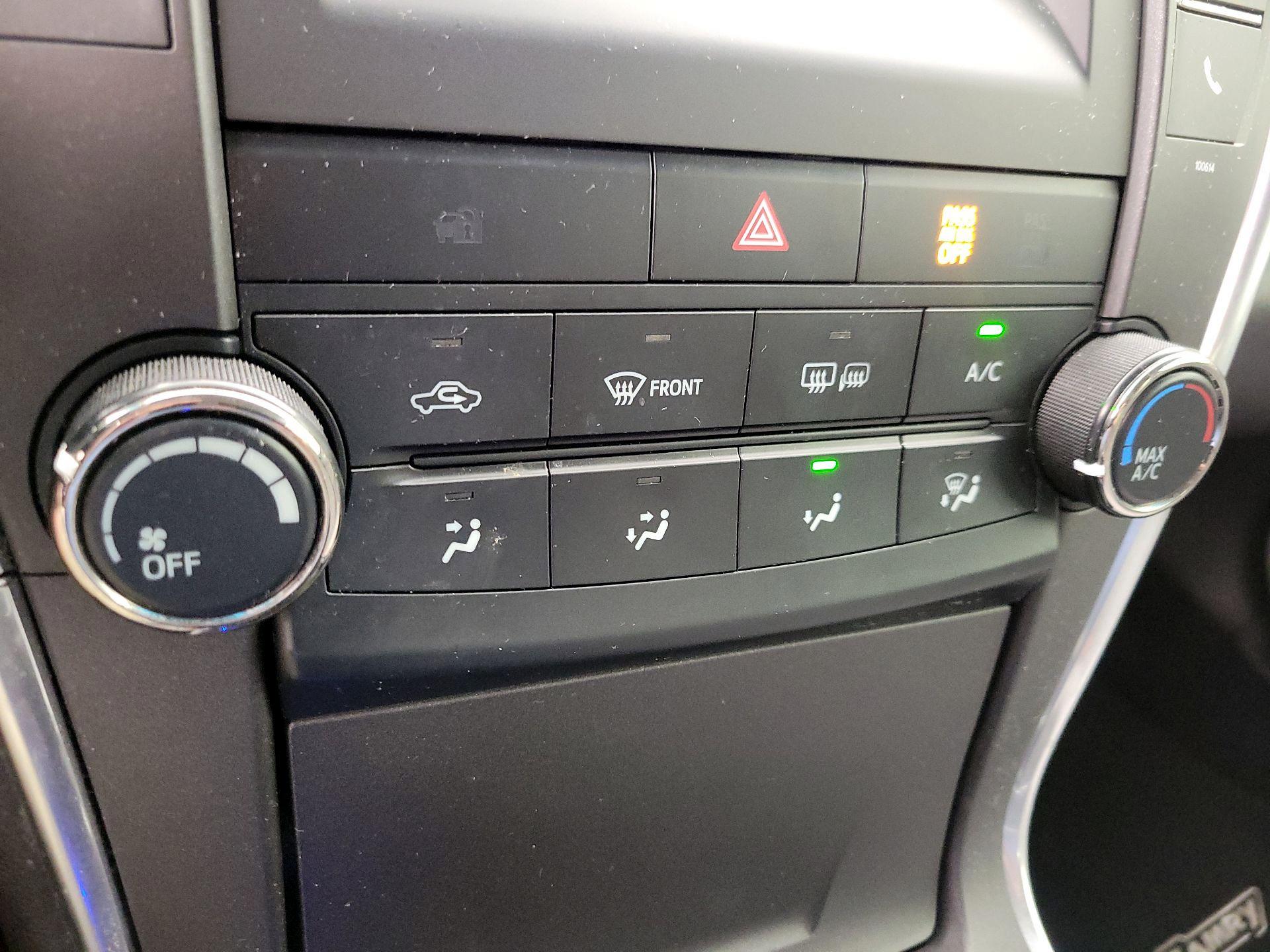 Thumbnail: 2016 Toyota Camry - 16