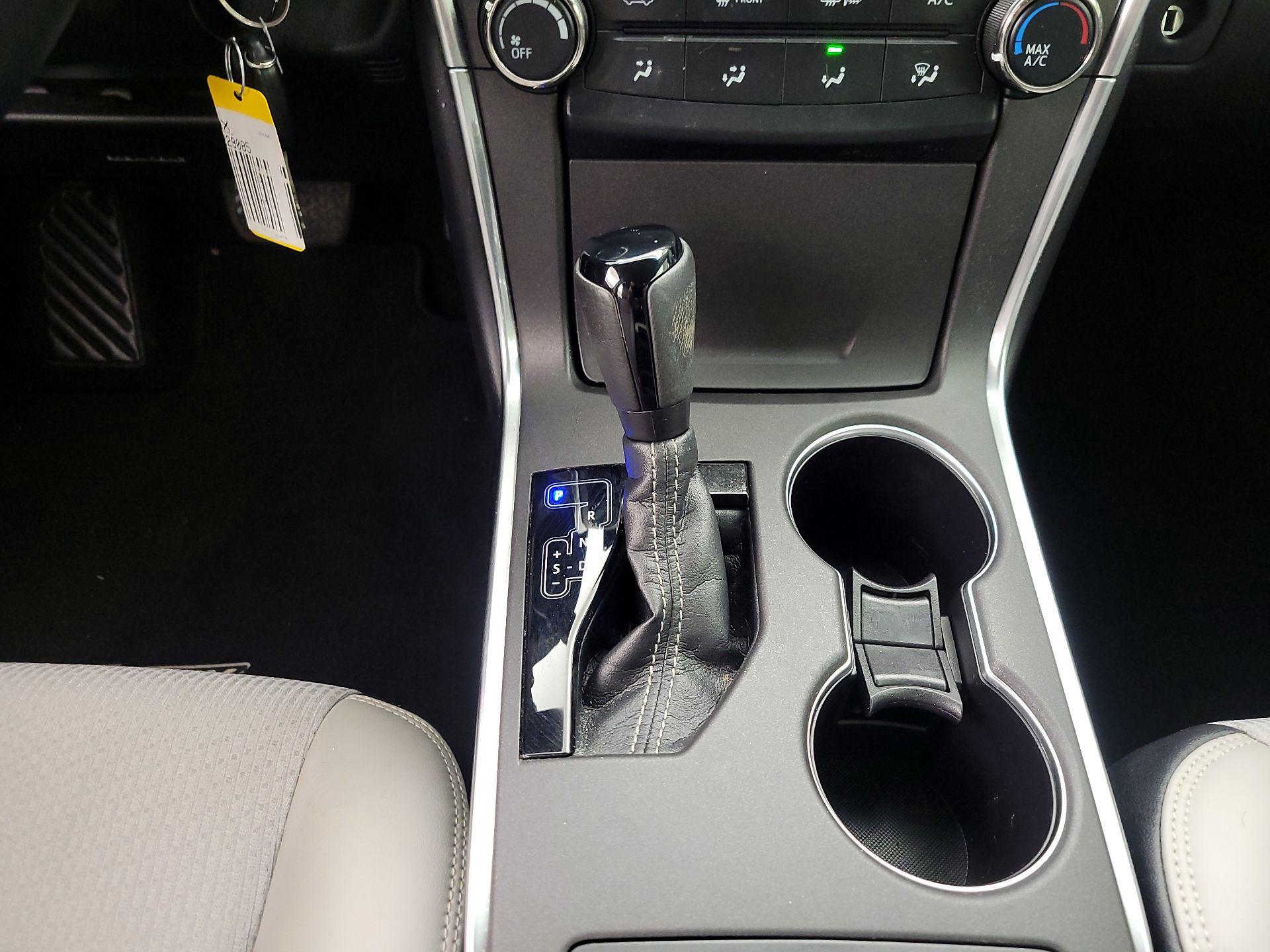 Thumbnail: 2016 Toyota Camry - 17