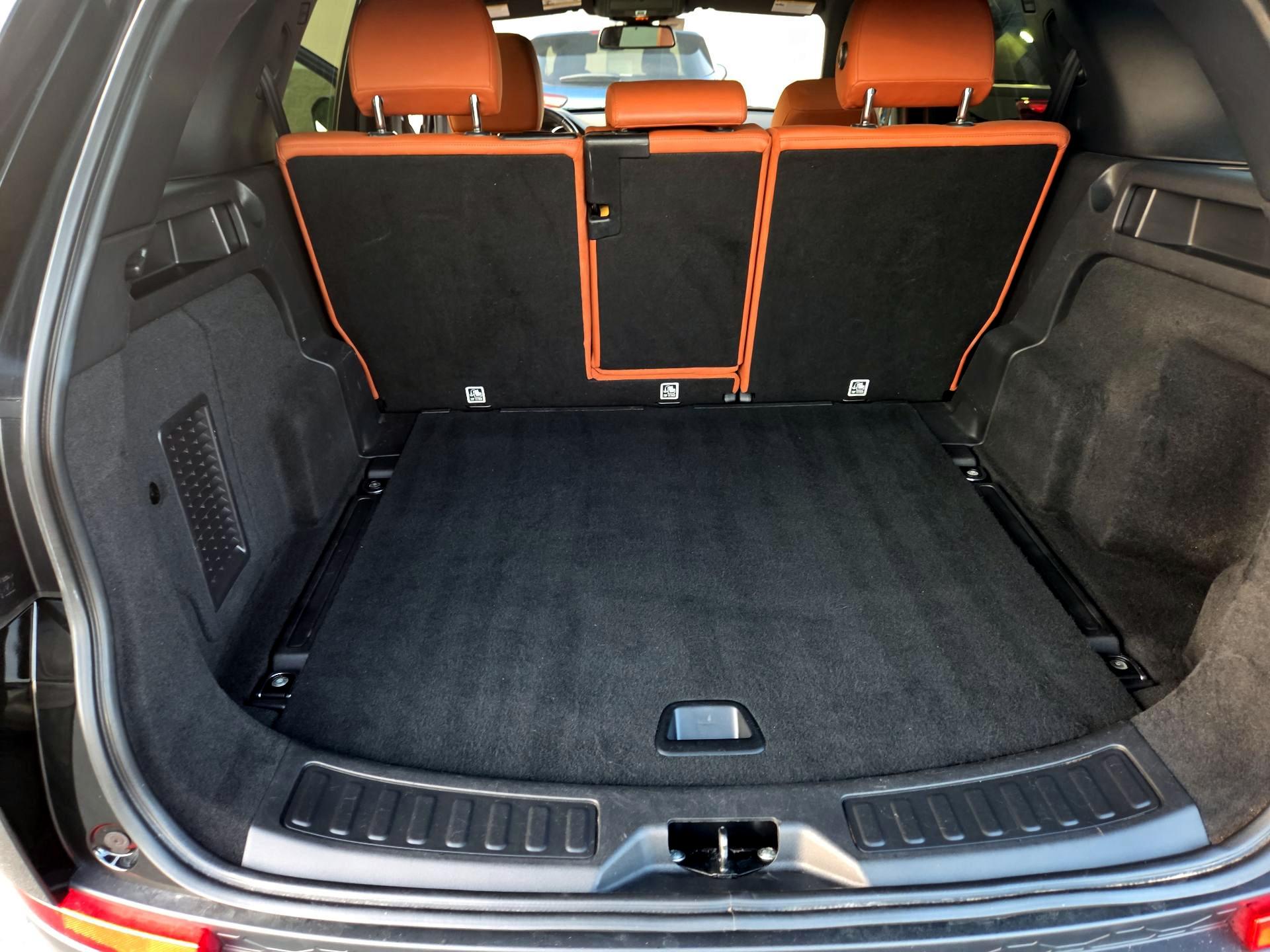Thumbnail: 2017 Land Rover Discovery Sport - 20