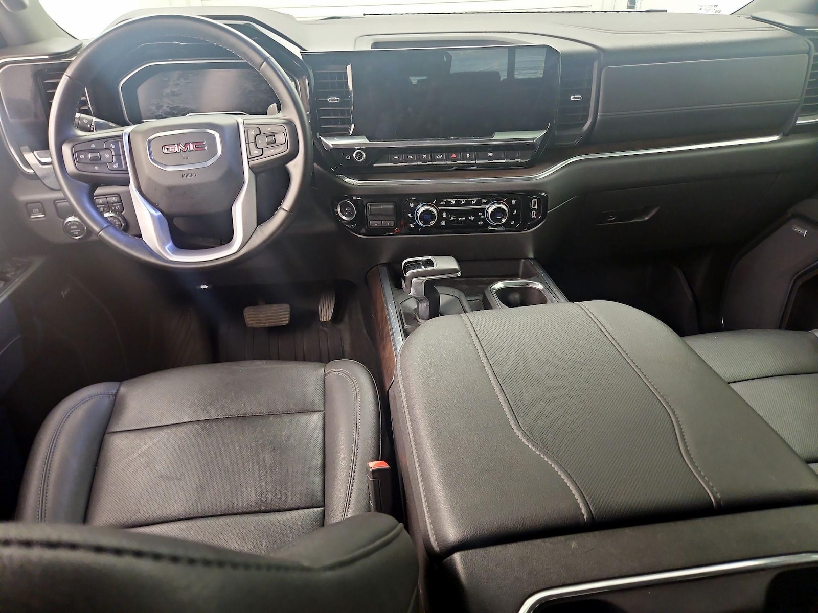 2024 GMC Sierra 1500 SLT - Photo 10