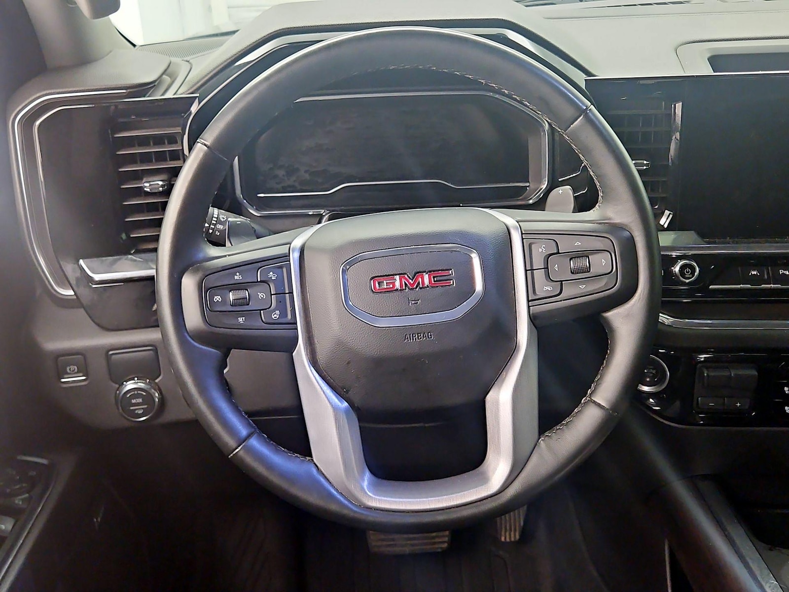 2024 GMC Sierra 1500 SLT - Photo 11