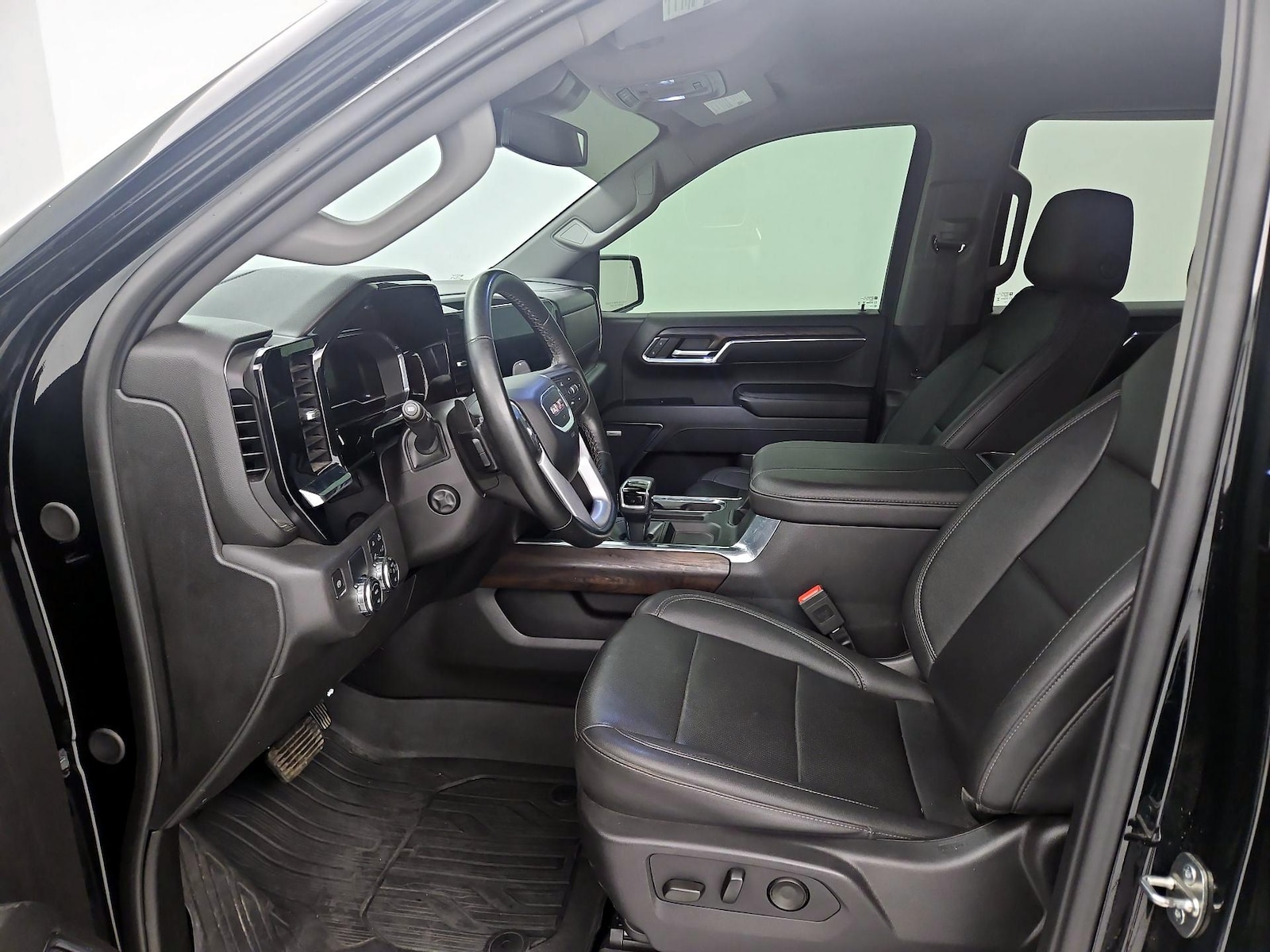 2024 GMC Sierra 1500 SLT - Photo 12