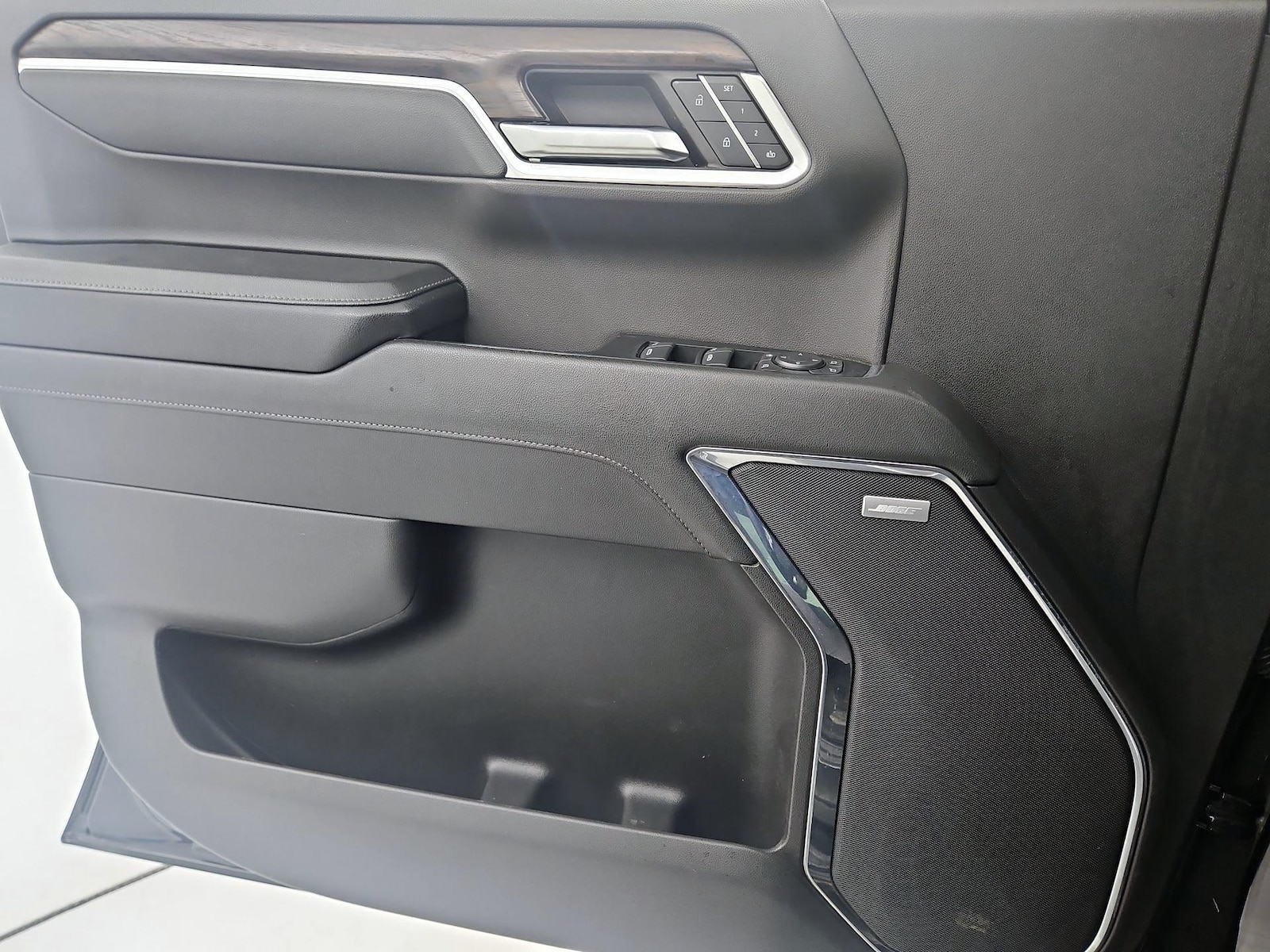 2024 GMC Sierra 1500 SLT - Photo 13
