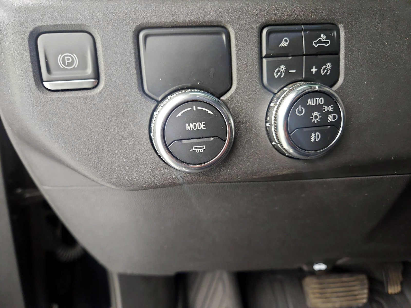 2024 GMC Sierra 1500 SLT - Photo 14