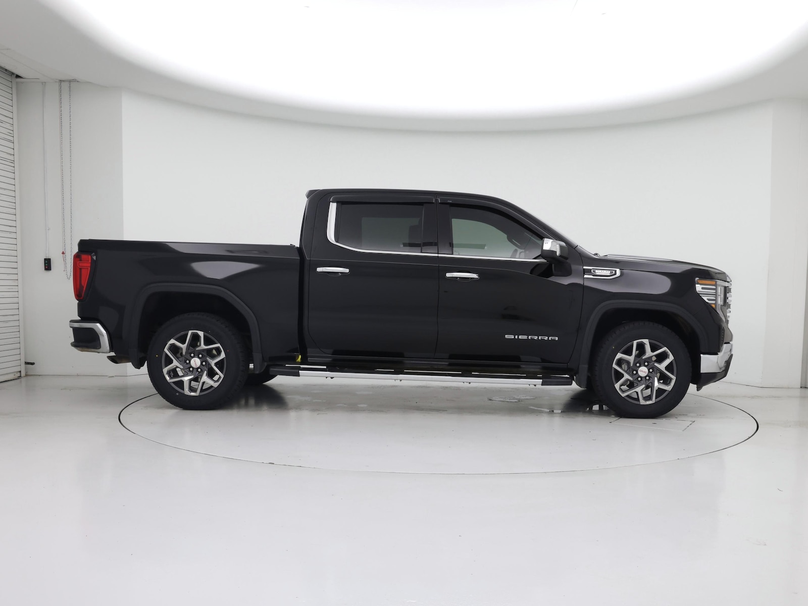 2024 GMC Sierra 1500 SLT - Photo 8