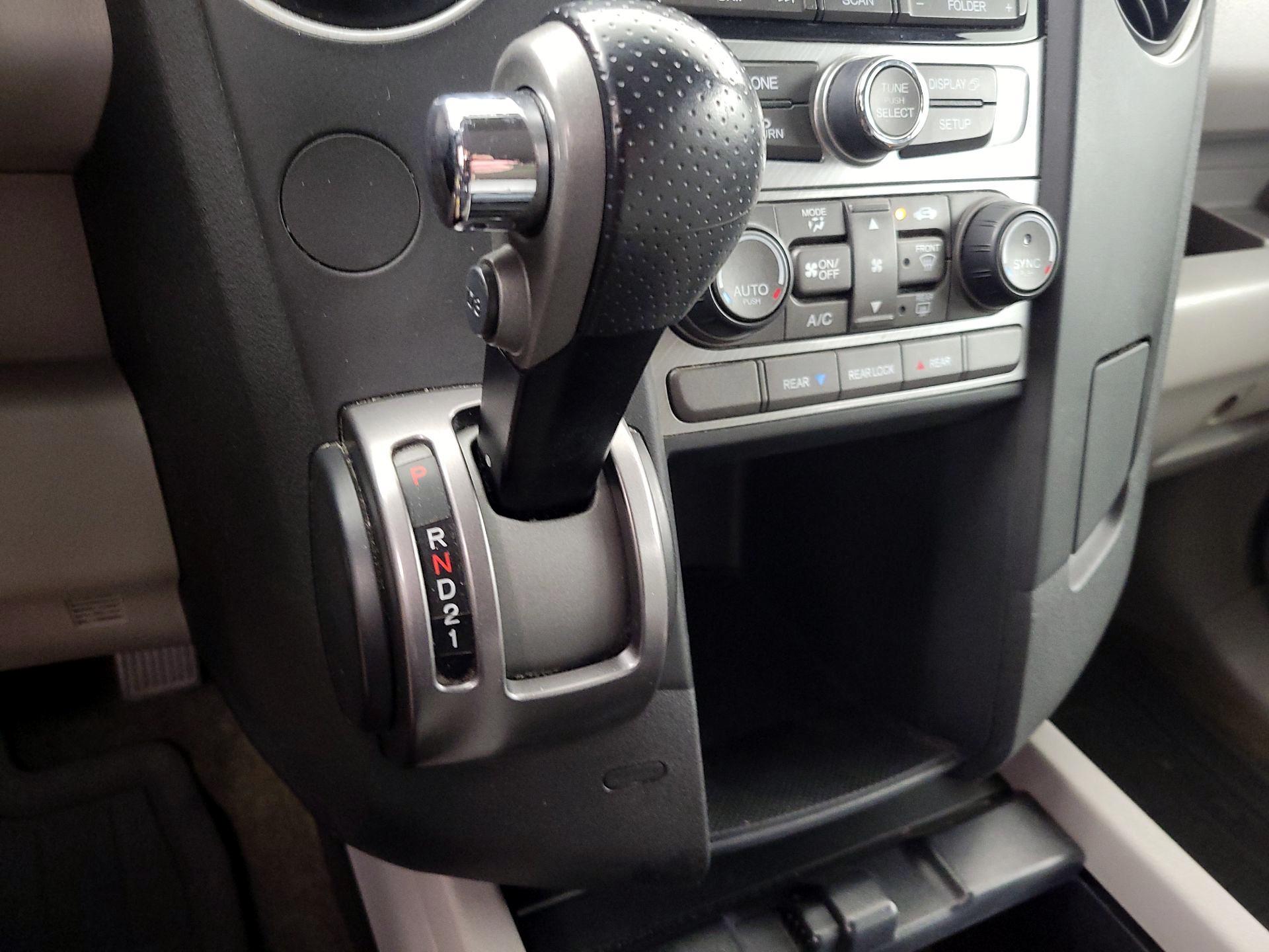 Thumbnail: 2015 Honda Pilot - 17