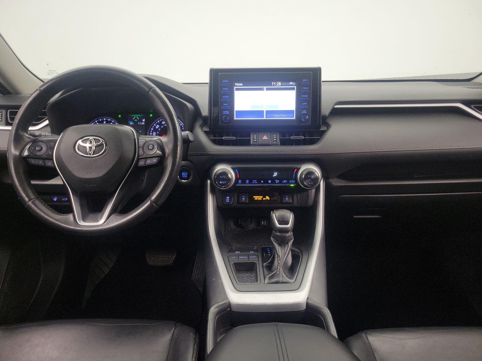 Thumbnail: 2019 Toyota RAV4 - 9