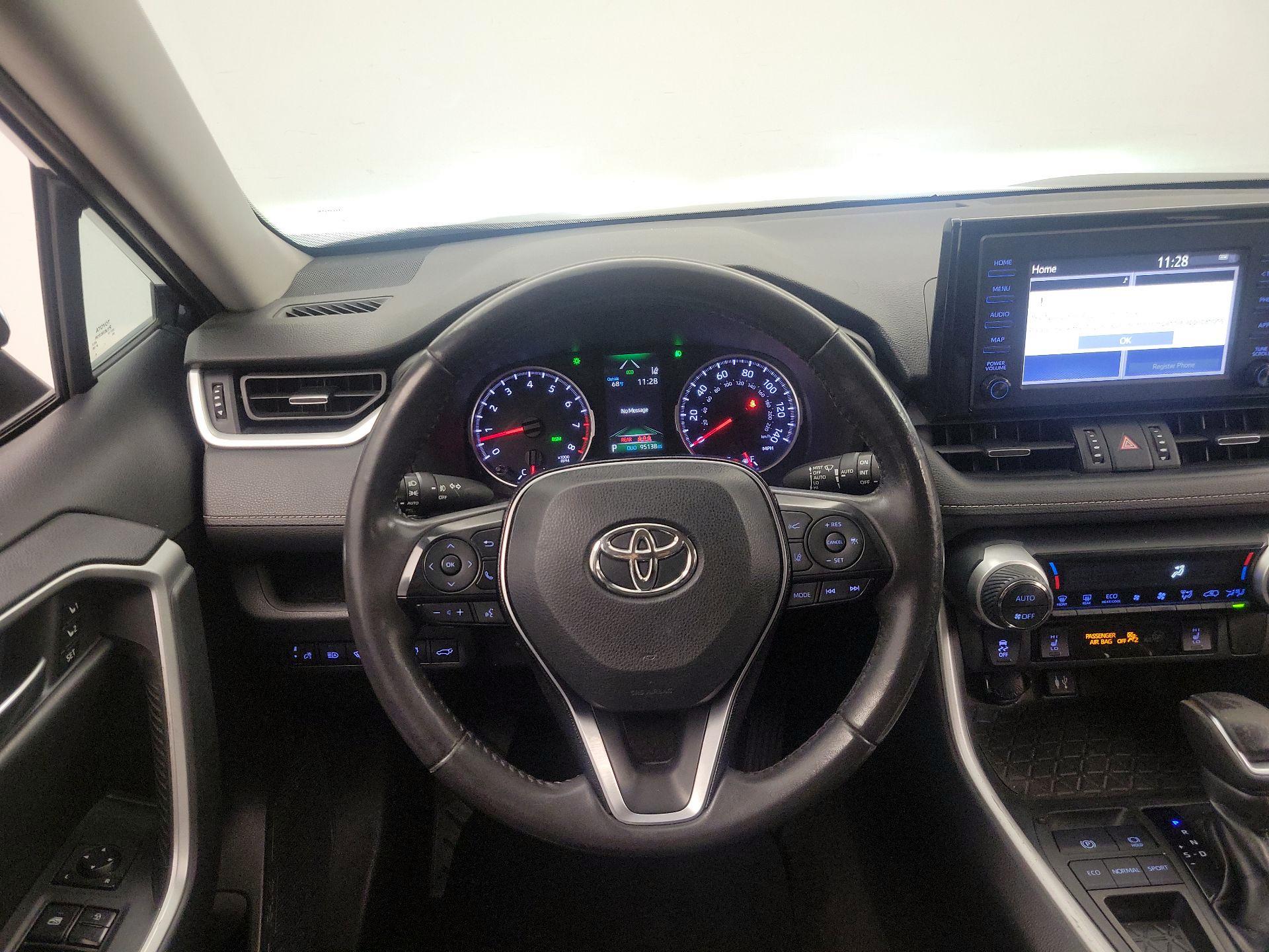 Thumbnail: 2019 Toyota RAV4 - 10