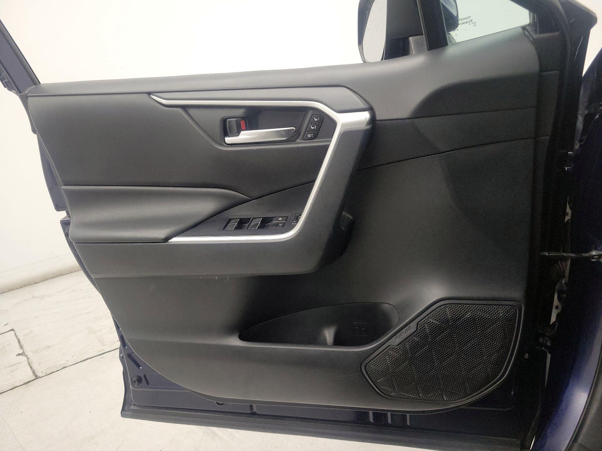 Thumbnail: 2019 Toyota RAV4 - 12