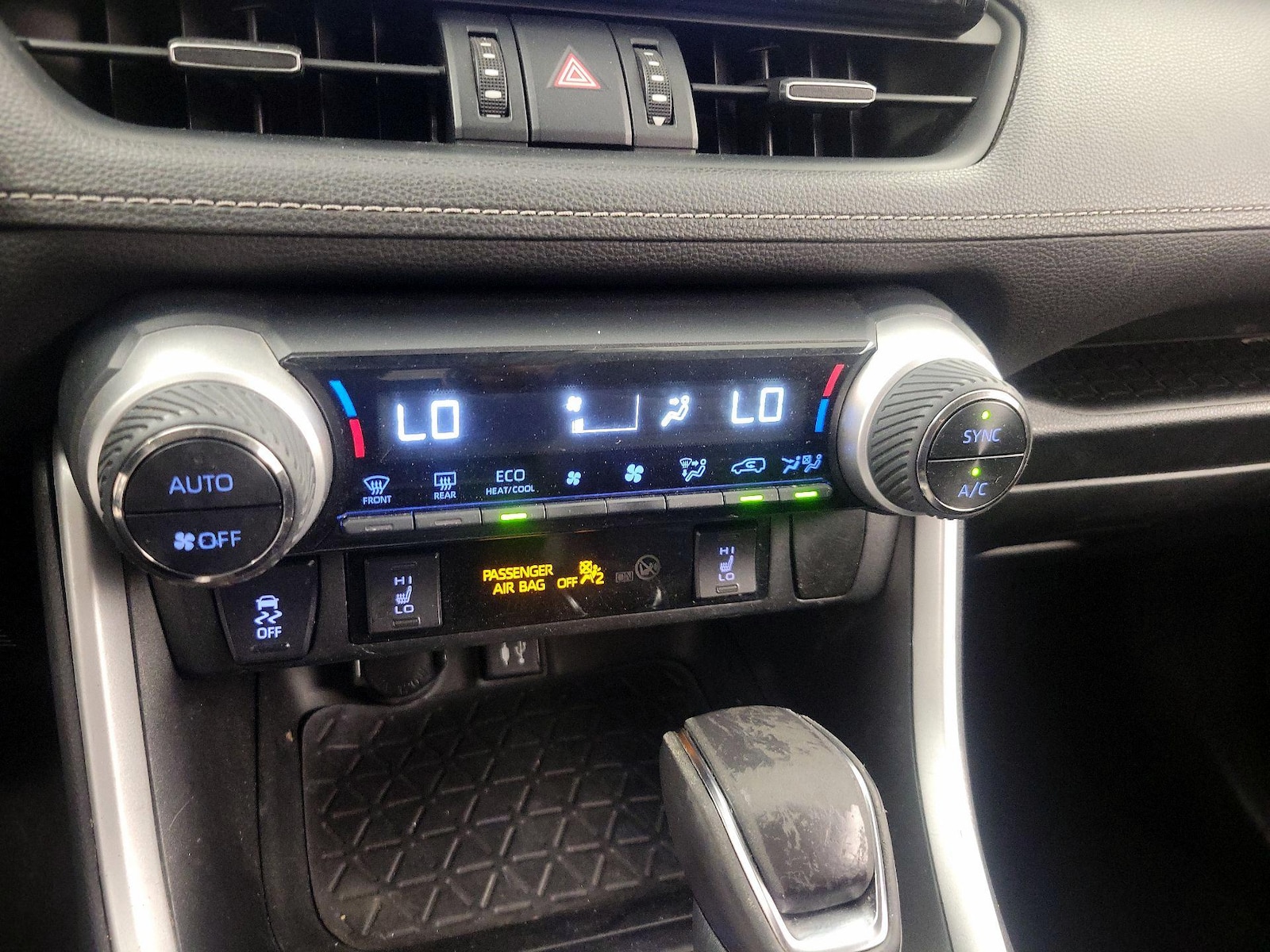 2019 Toyota RAV4 XLE Premium - Photo 17