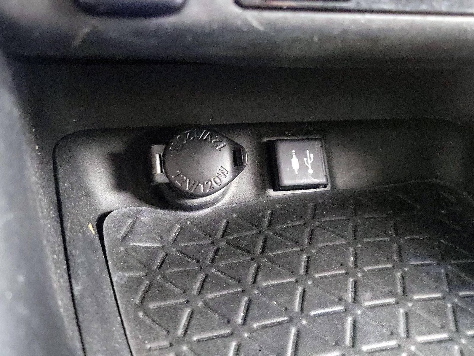 2019 Toyota RAV4 XLE Premium - Photo 19