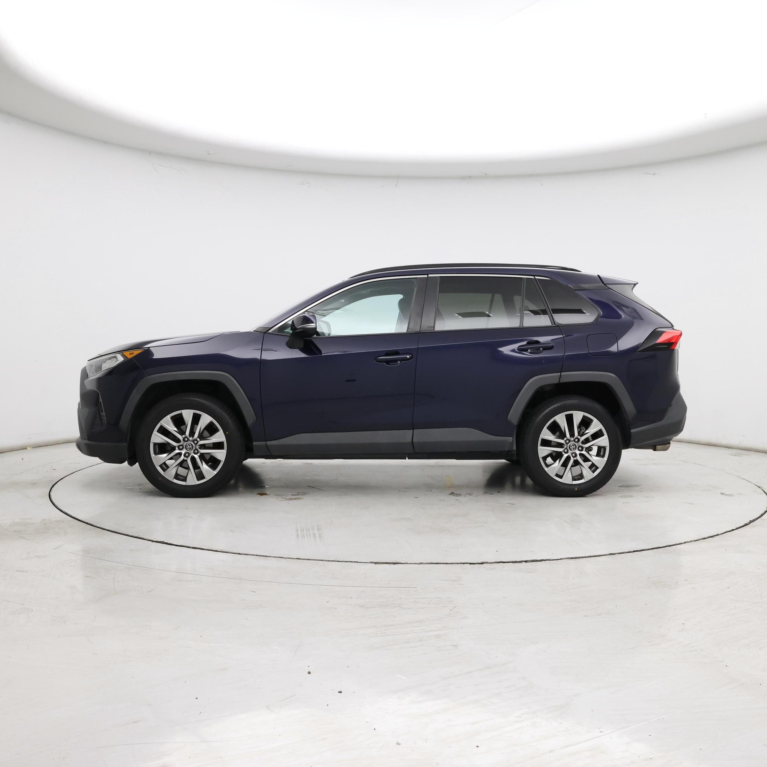 Thumbnail: 2019 Toyota RAV4 - 3