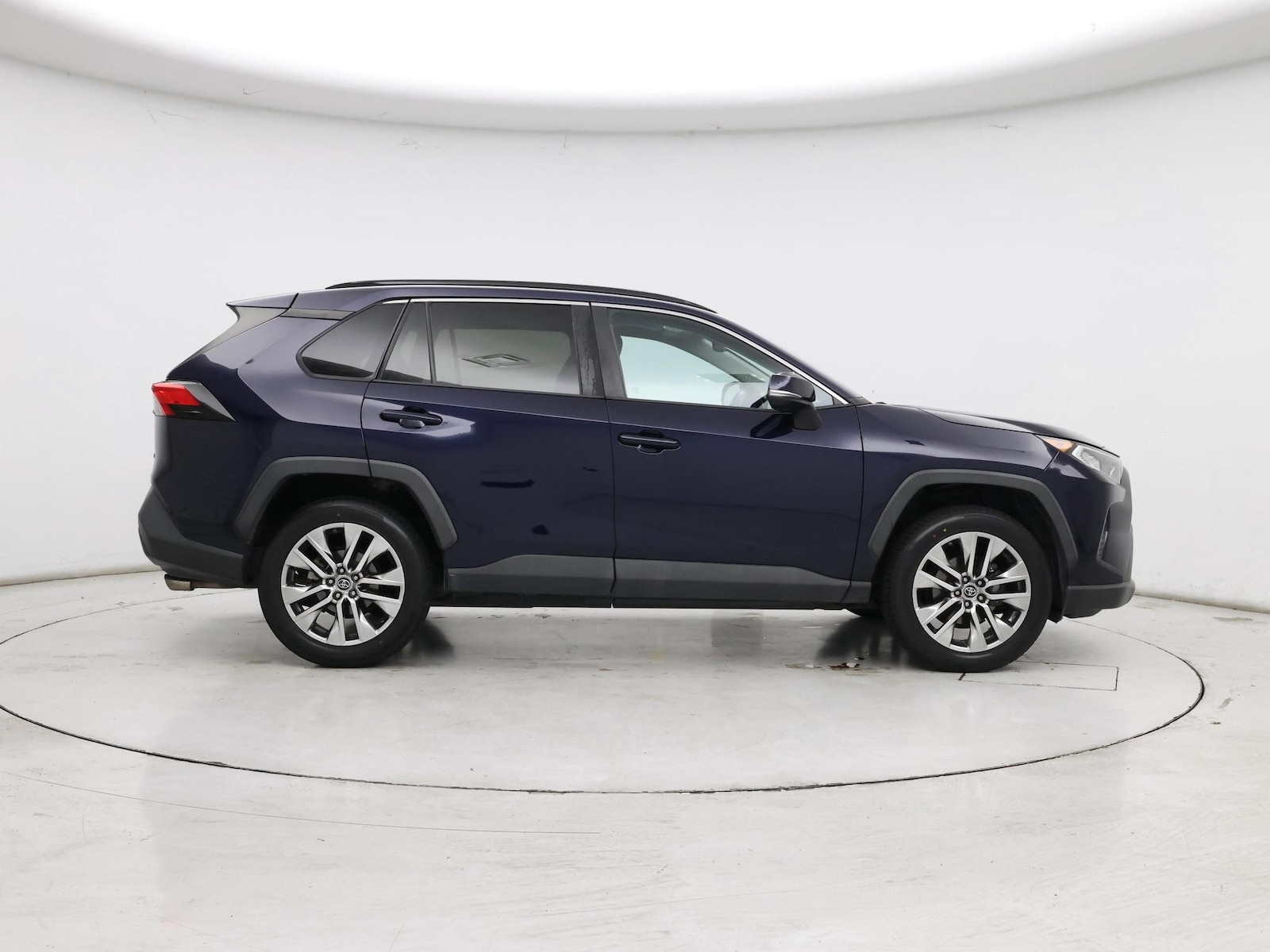 2019 Toyota RAV4 XLE Premium - Photo 8