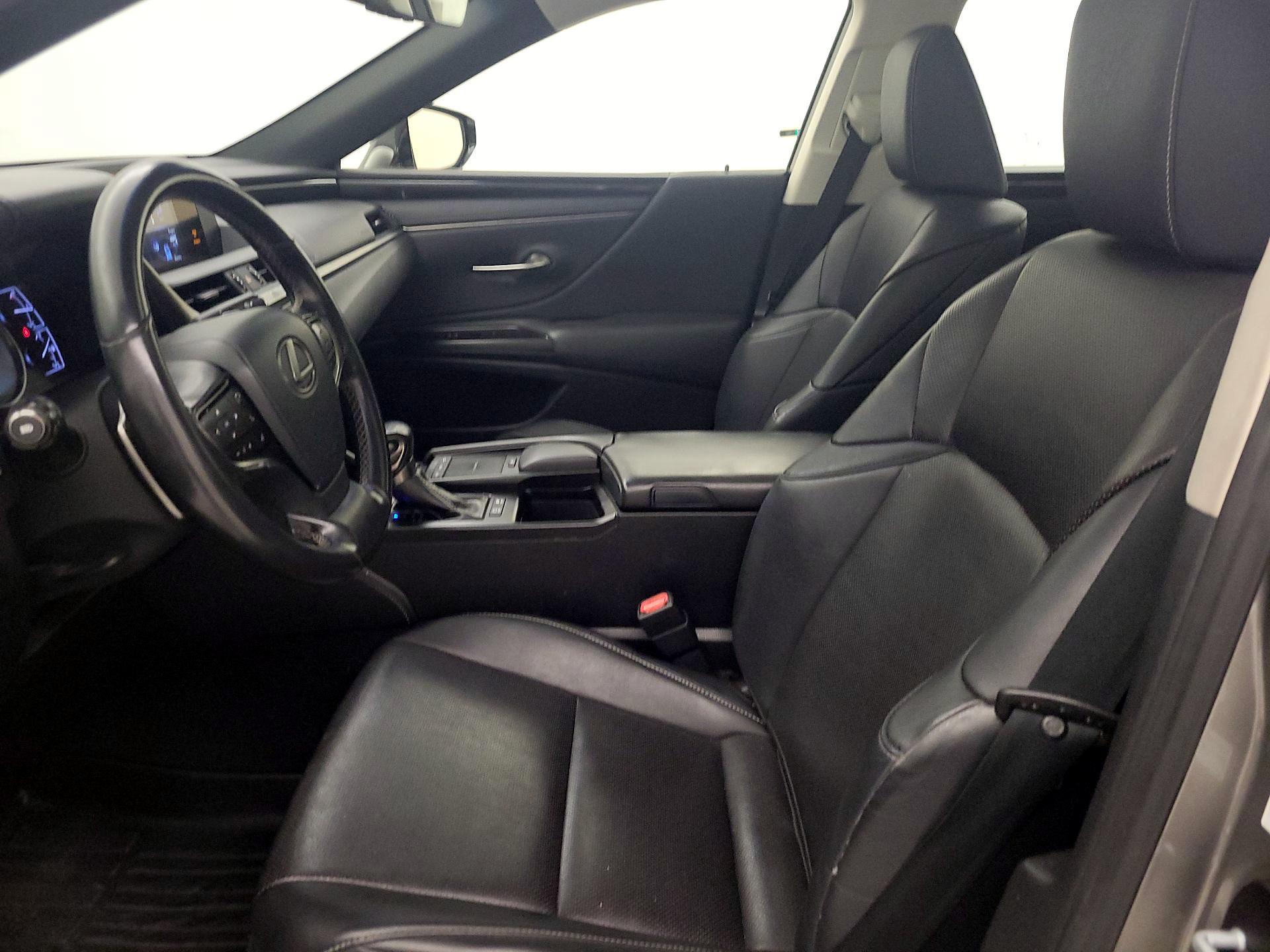 Thumbnail: 2019 Lexus ES - 11