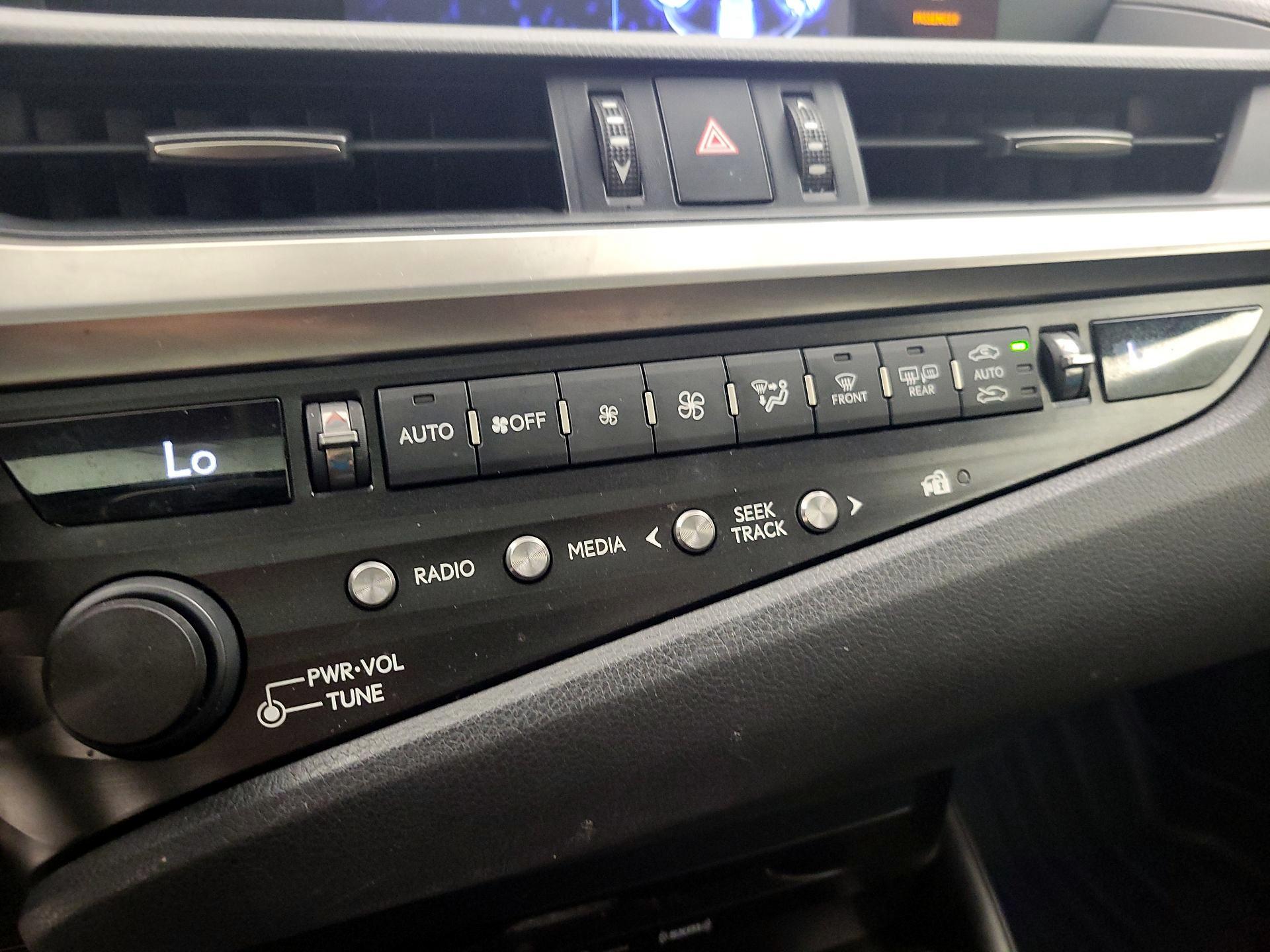 Thumbnail: 2019 Lexus ES - 15