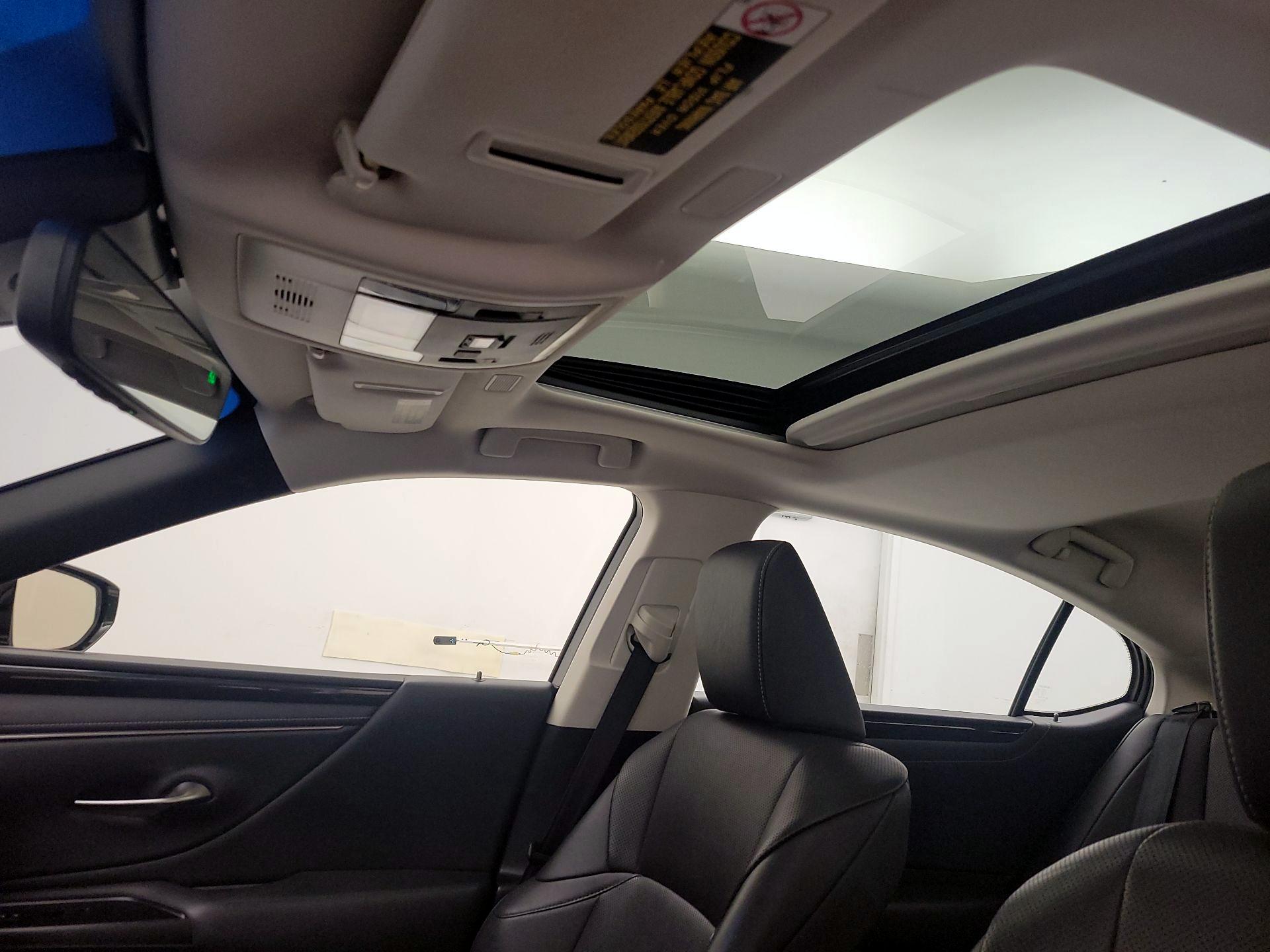 Thumbnail: 2019 Lexus ES - 18