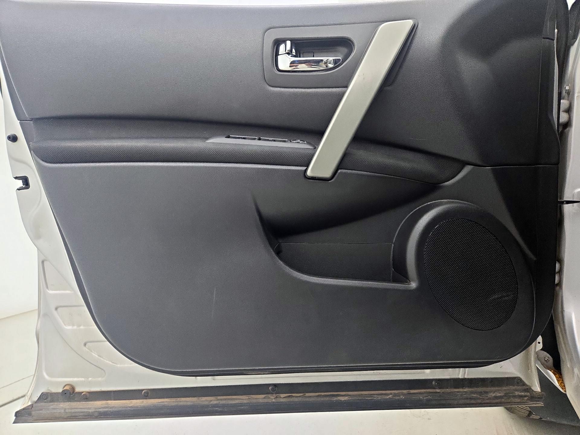 Thumbnail: 2015 Nissan Rogue - 12