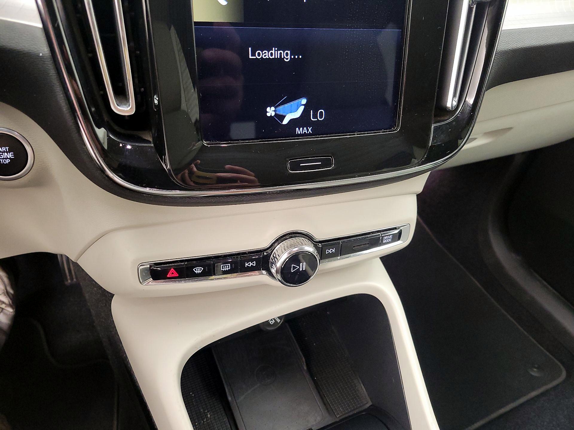 Thumbnail: 2020 Volvo XC40 - 14