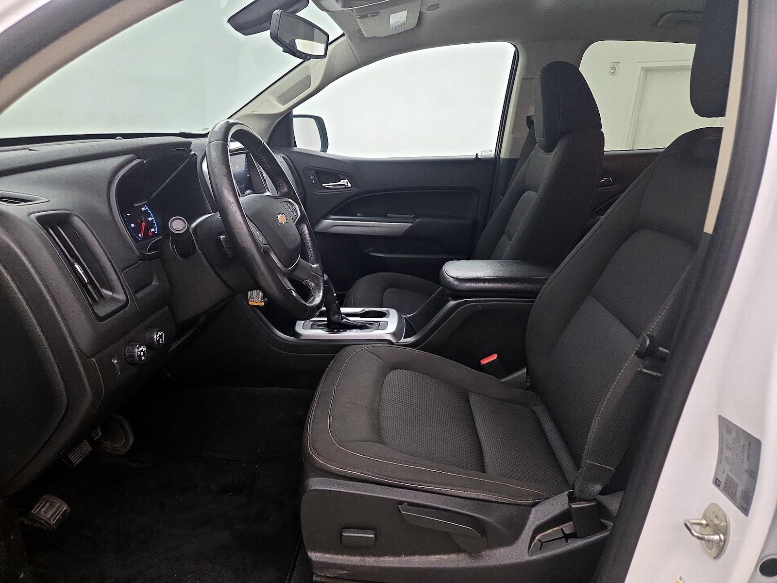 2020 Chevrolet Colorado LT - Photo 12