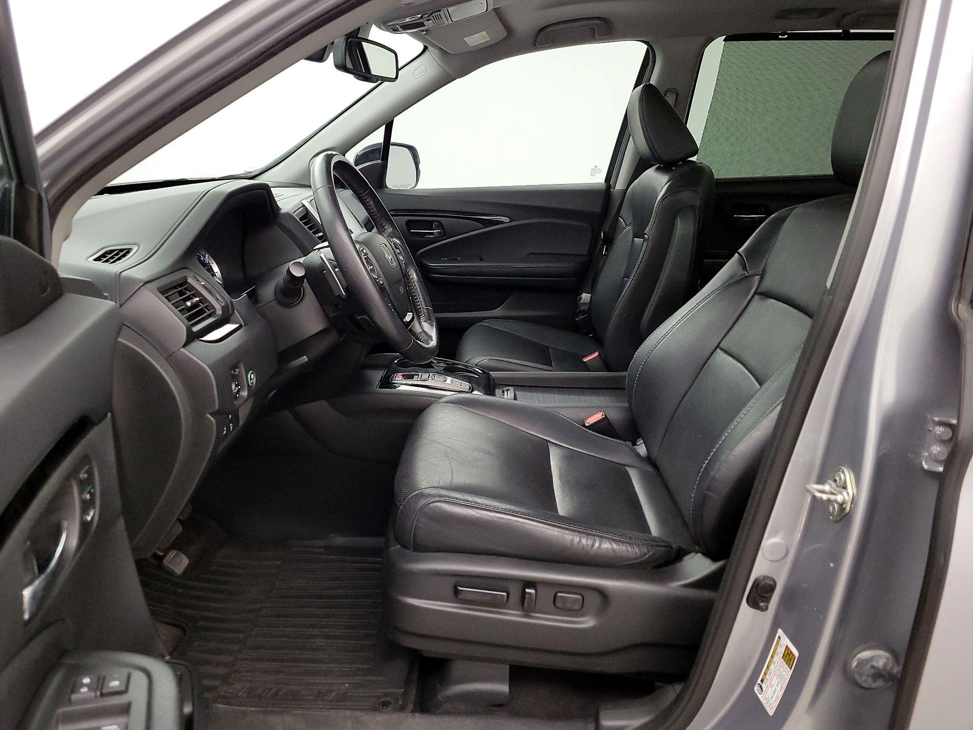 Thumbnail: 2017 Honda Pilot - 11