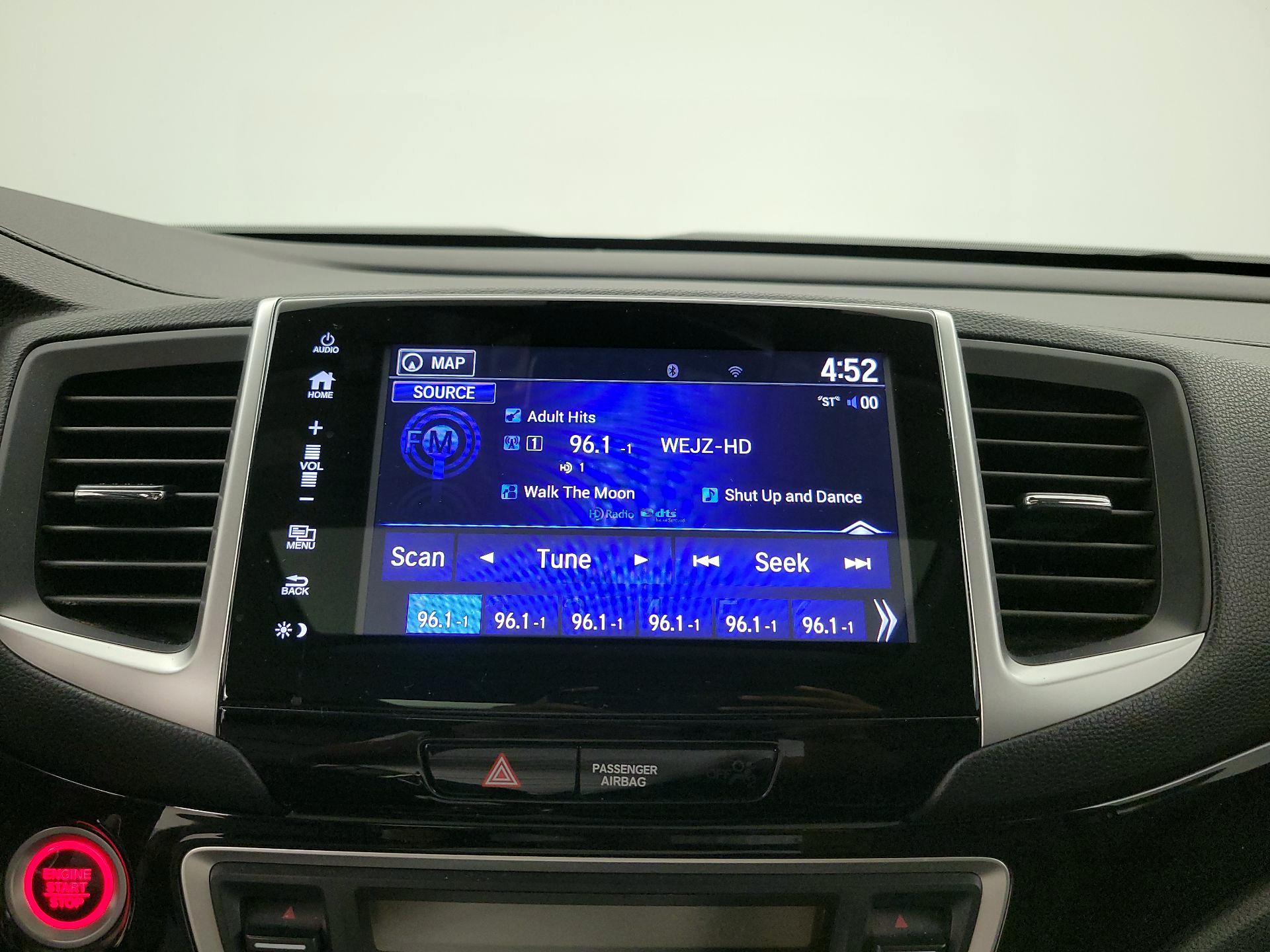 Thumbnail: 2017 Honda Pilot - 15