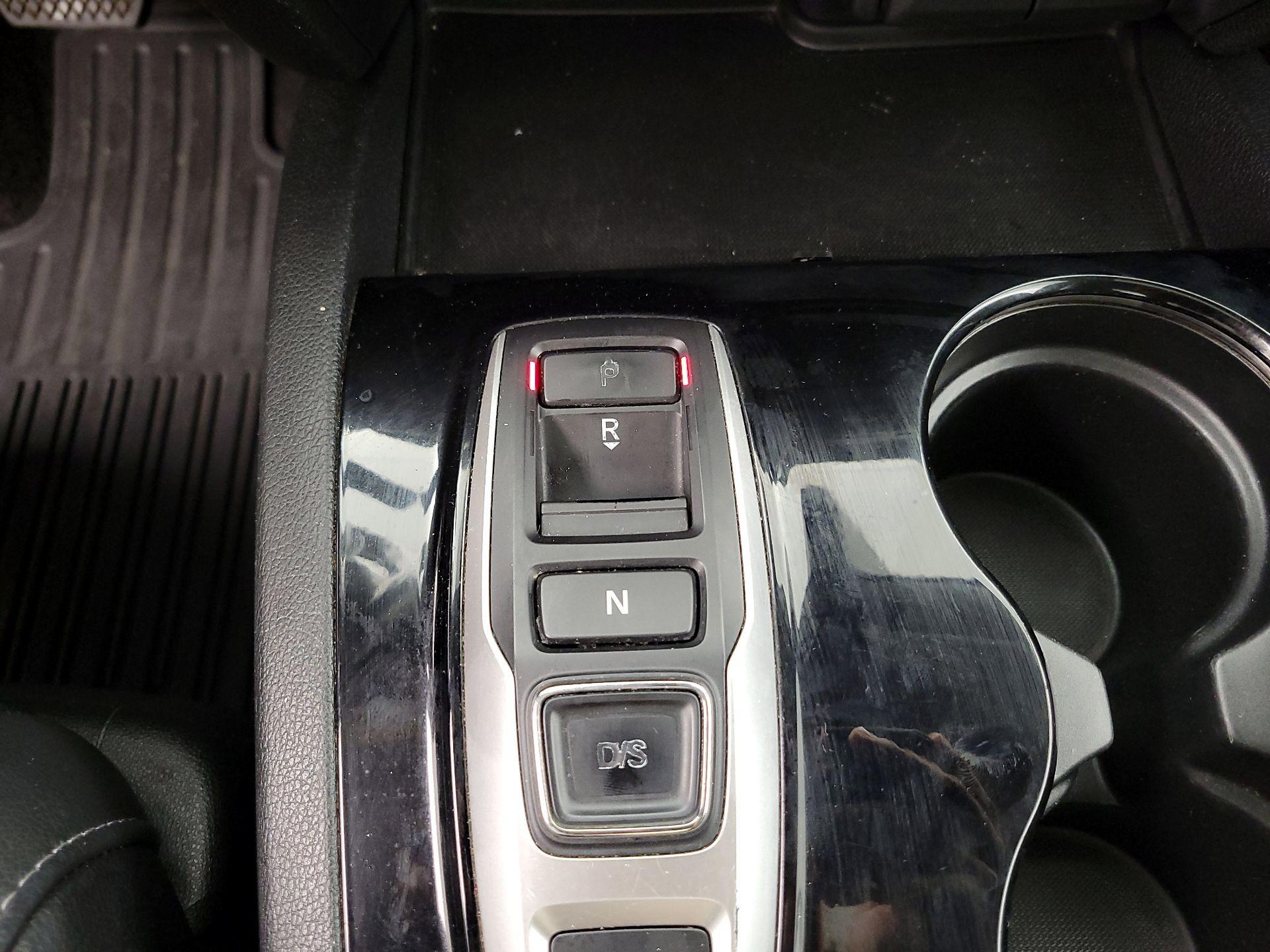Thumbnail: 2017 Honda Pilot - 17