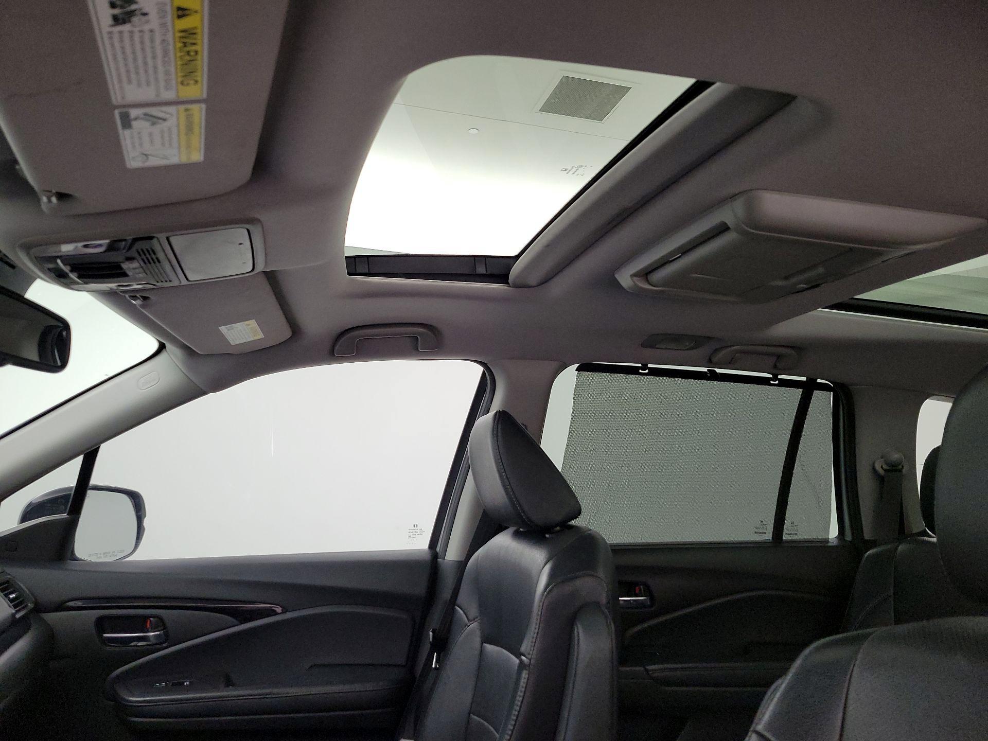 Thumbnail: 2017 Honda Pilot - 19