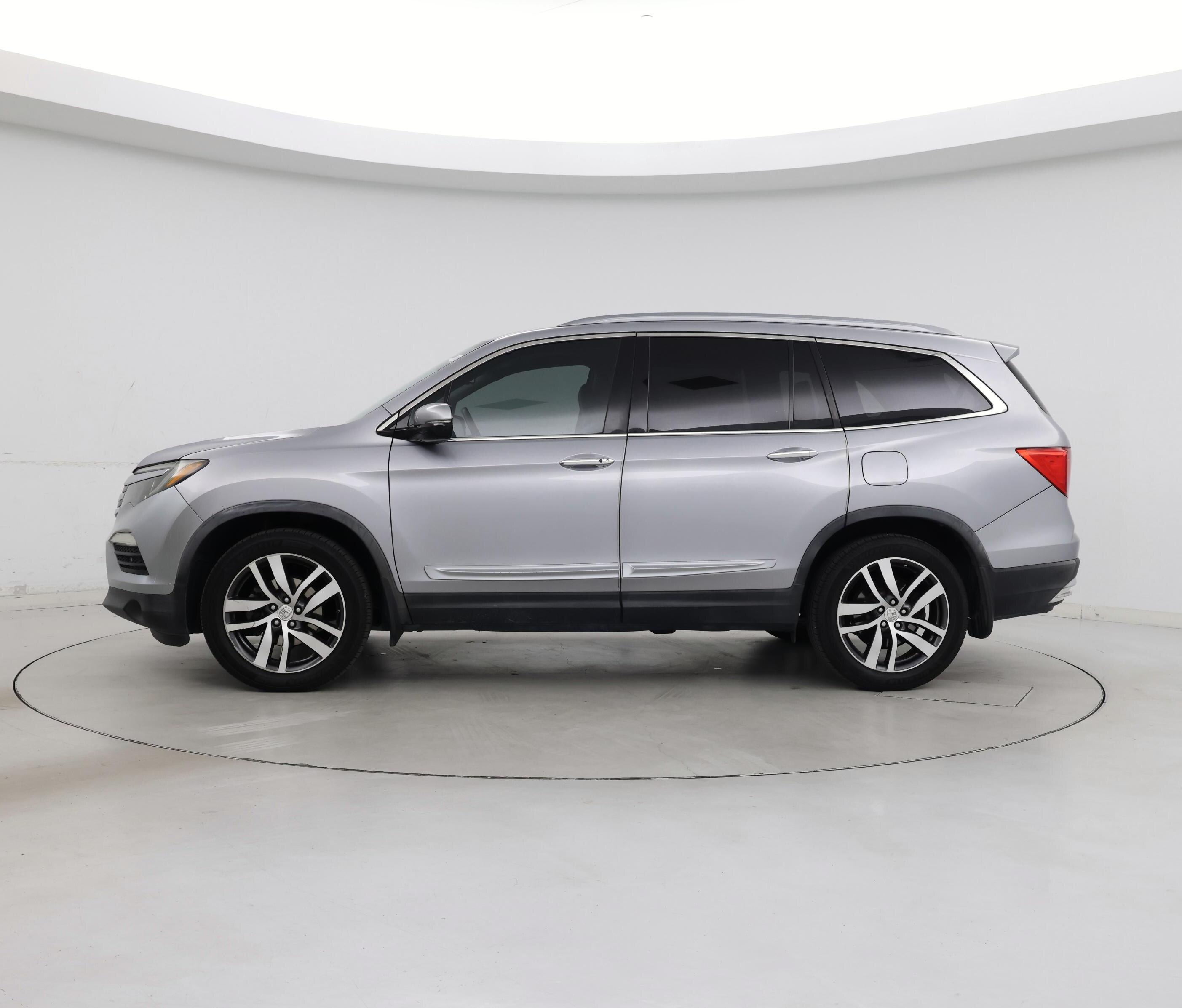Thumbnail: 2017 Honda Pilot - 3