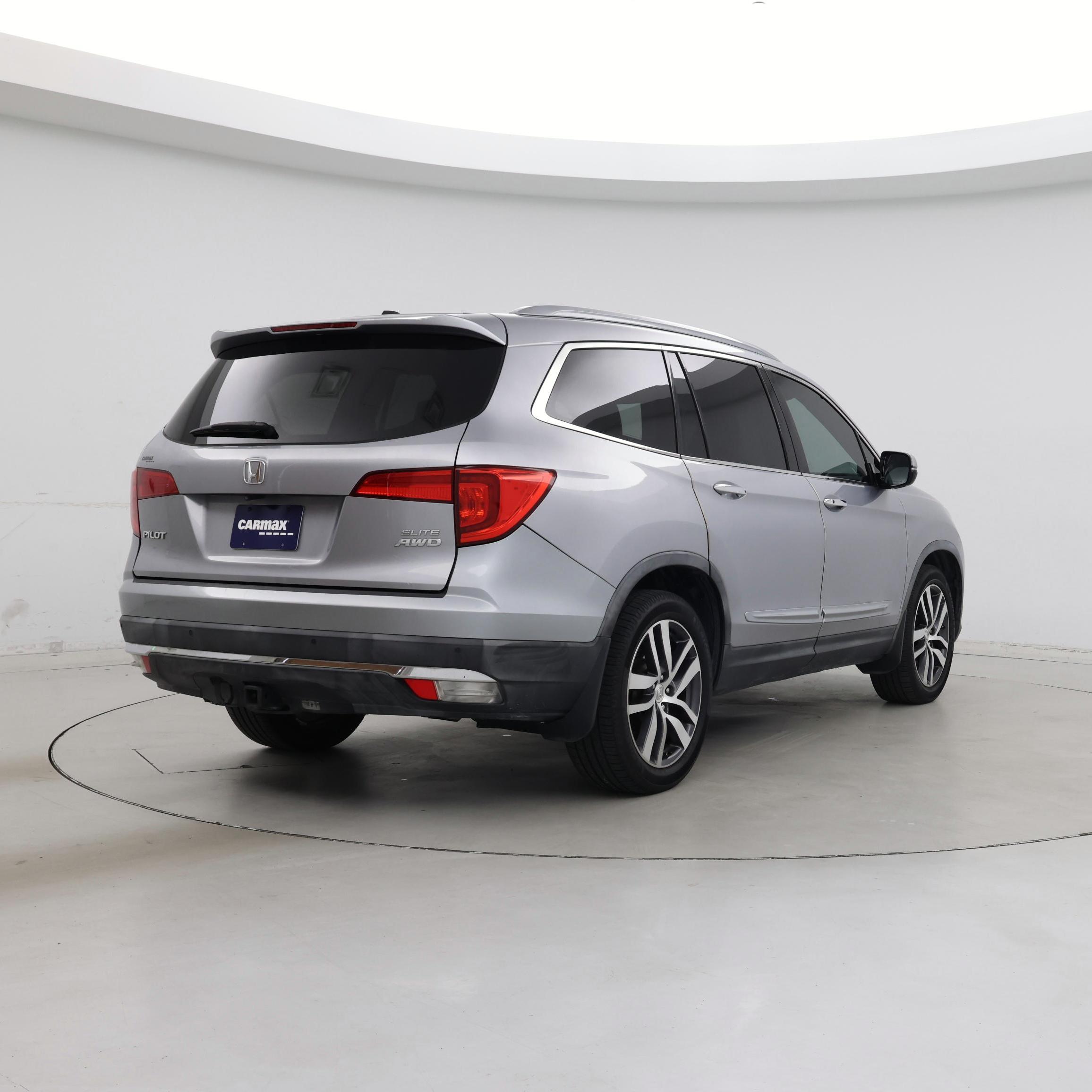 Thumbnail: 2017 Honda Pilot - 8