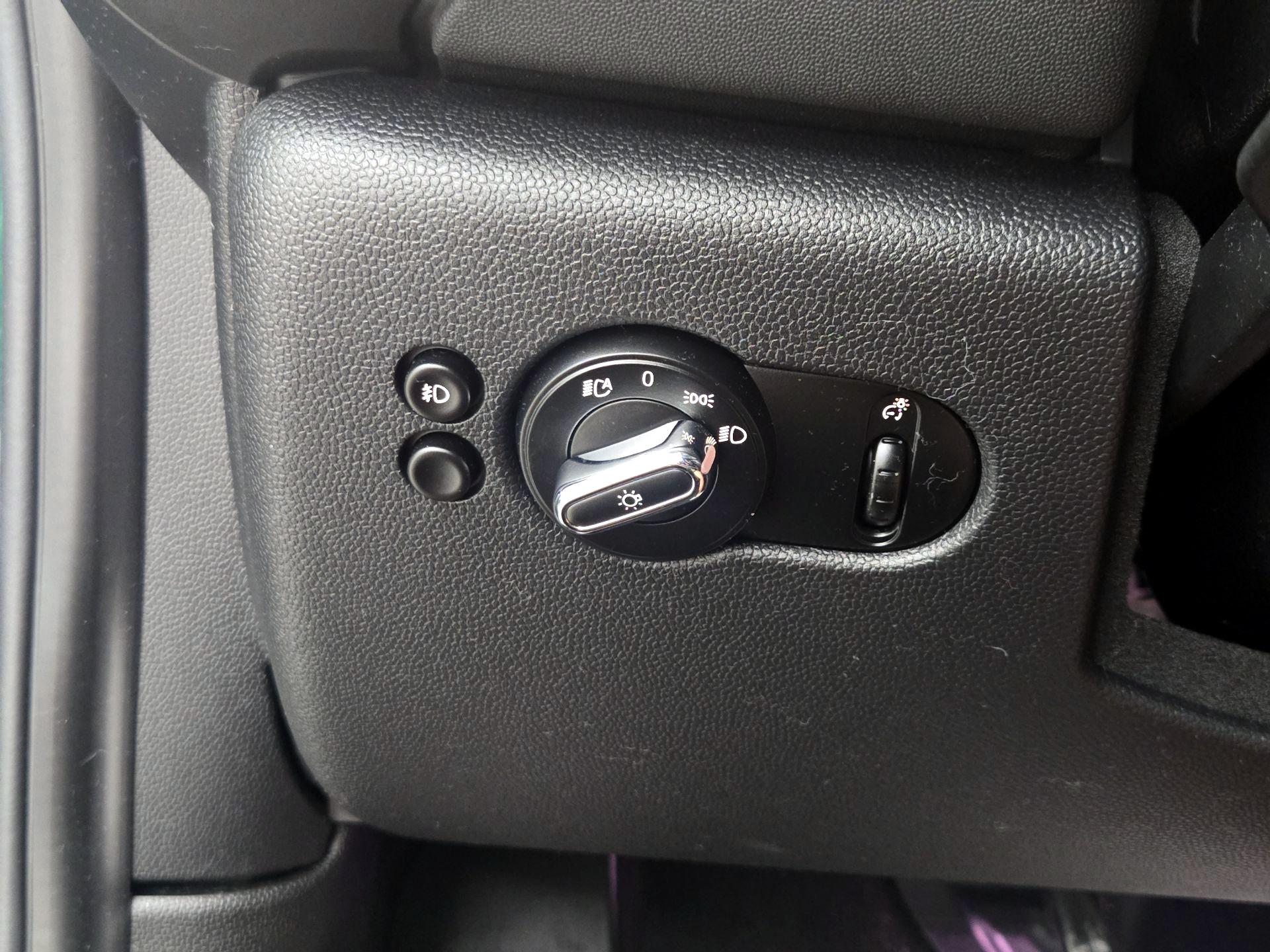 Thumbnail: 2019 MINI Cooper Hardtop - 13
