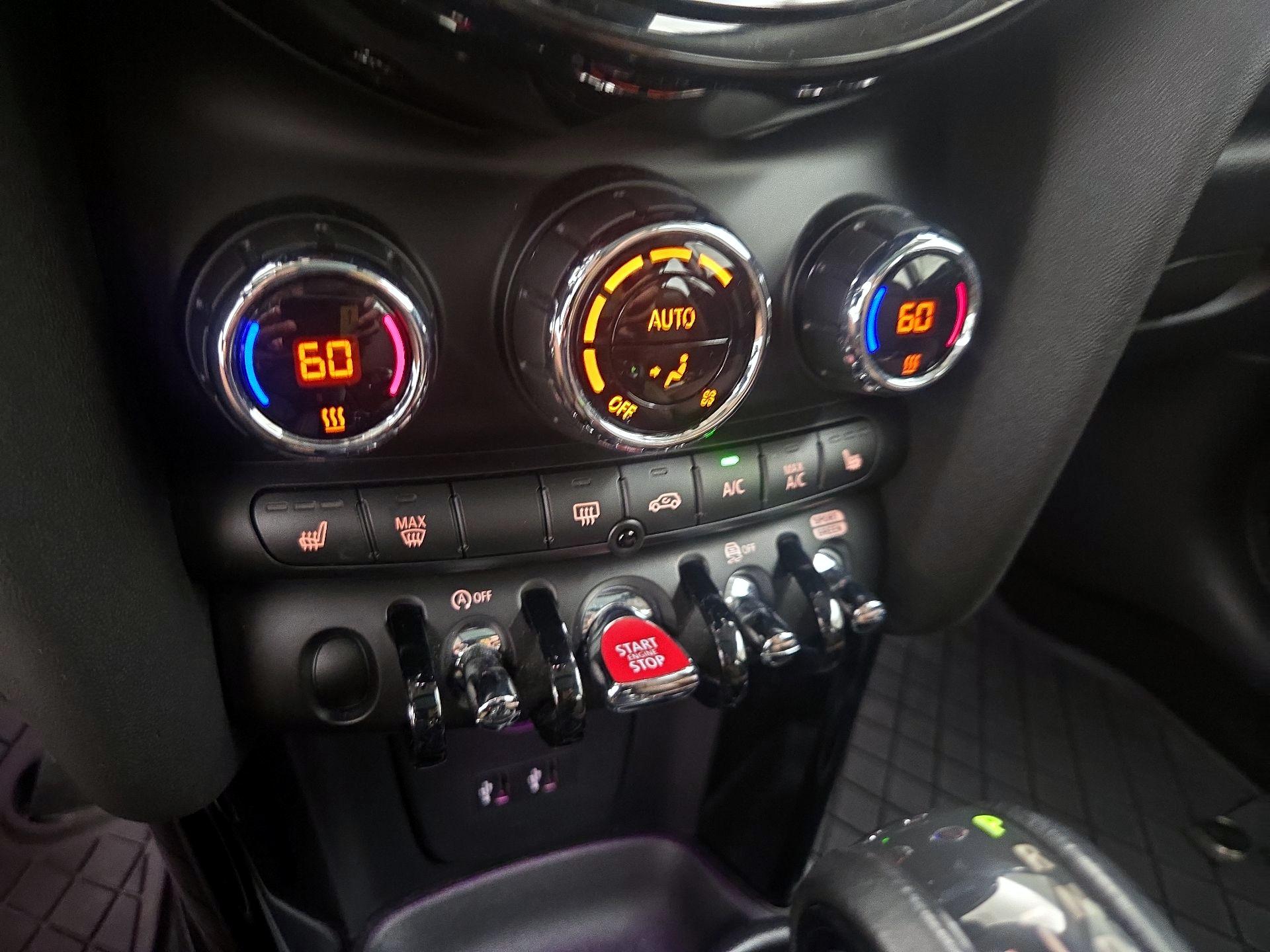 Thumbnail: 2019 MINI Cooper Hardtop - 17
