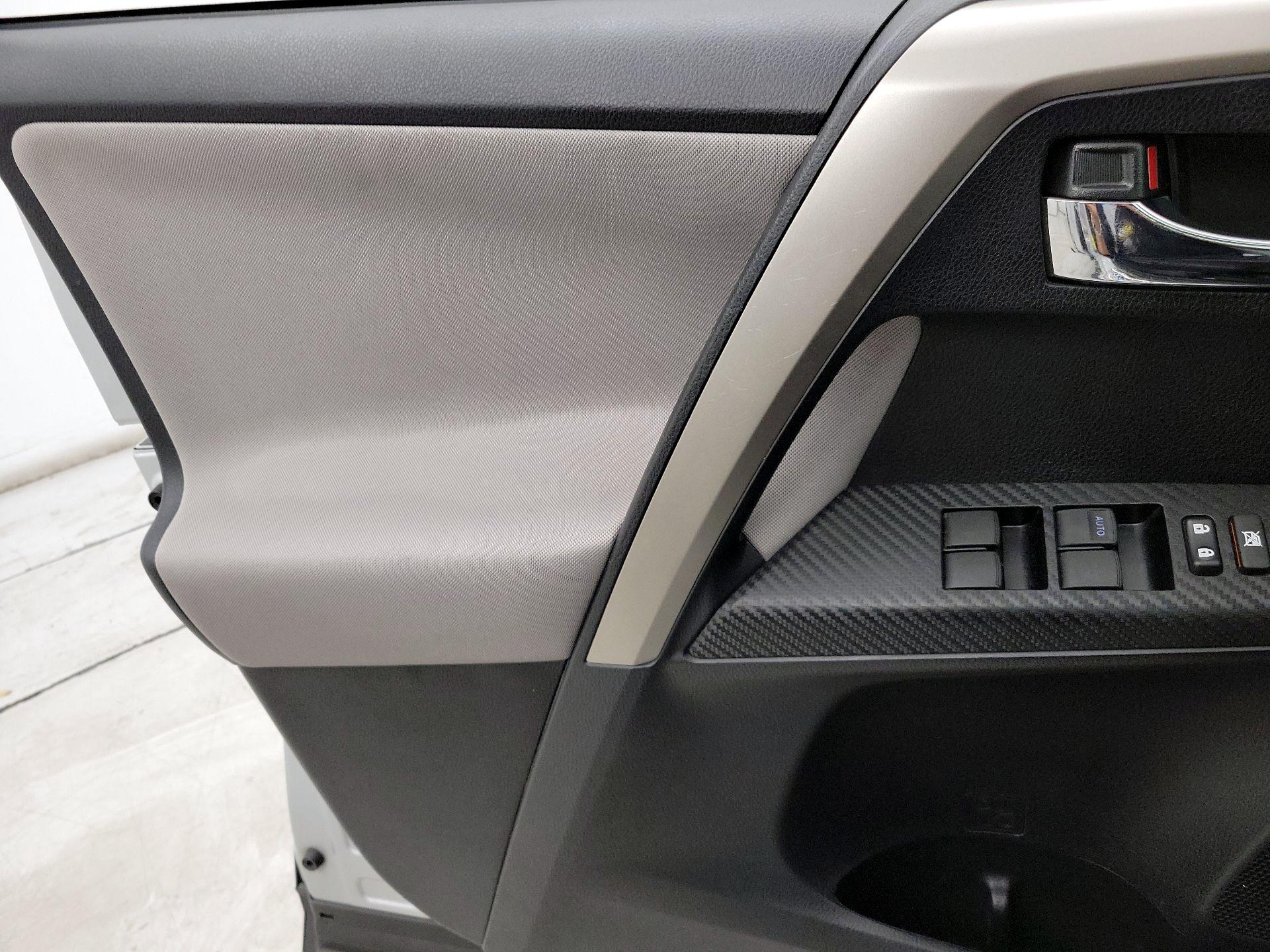 Thumbnail: 2015 Toyota RAV4 - 12