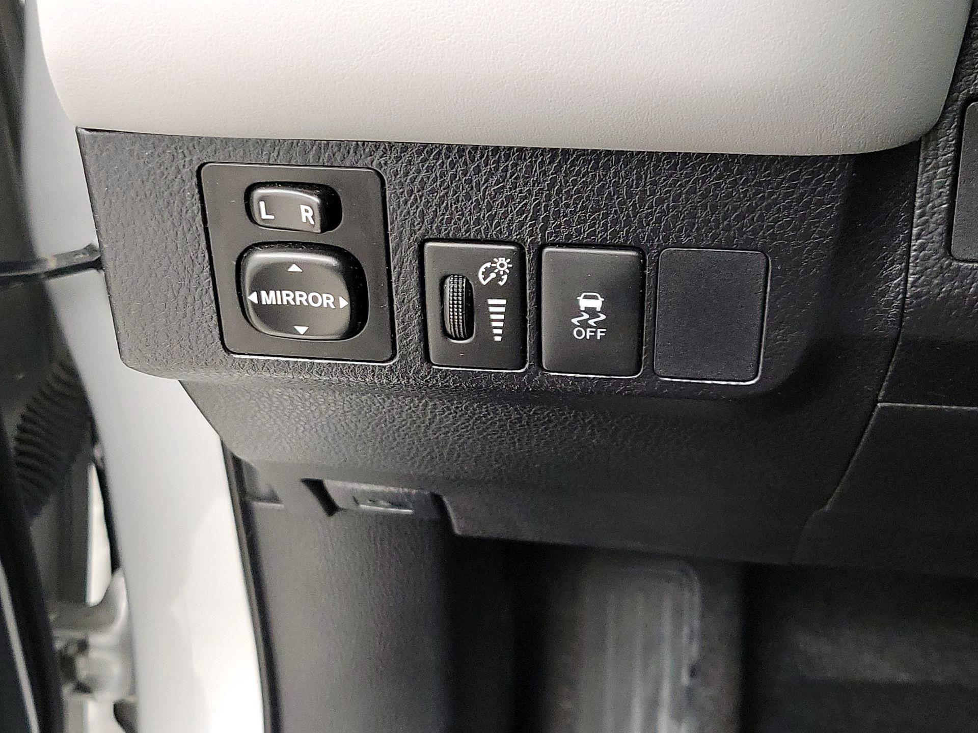Thumbnail: 2015 Toyota RAV4 - 13