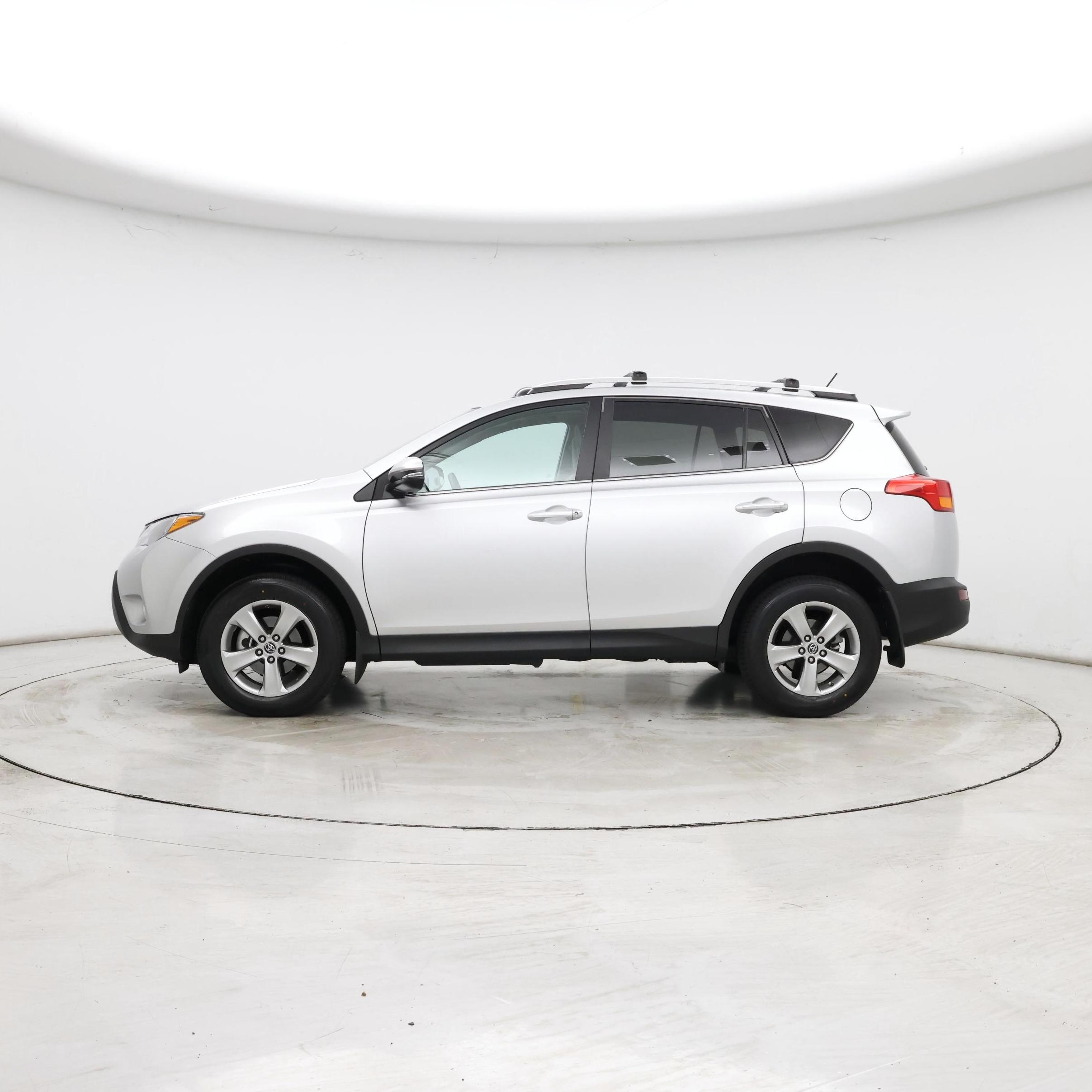 Thumbnail: 2015 Toyota RAV4 - 3