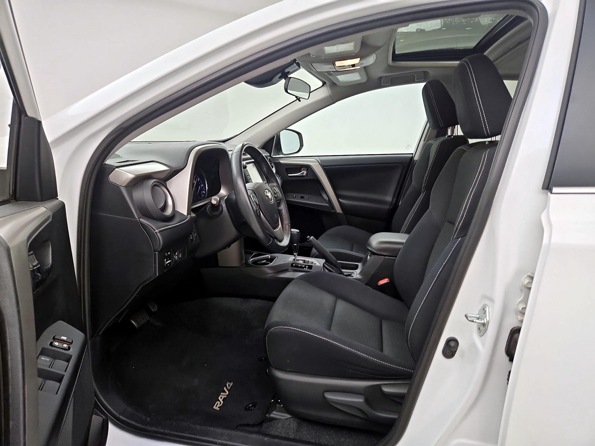 Thumbnail: 2016 Toyota RAV4 - 11