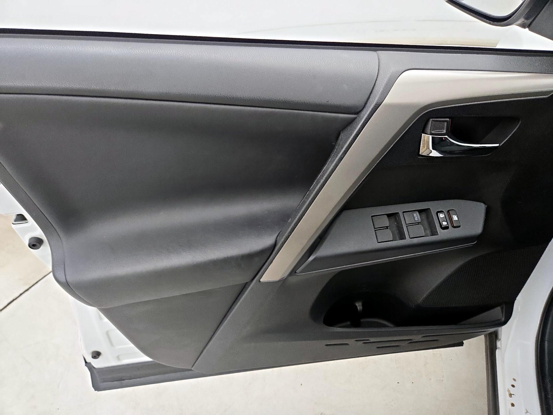 Thumbnail: 2016 Toyota RAV4 - 12