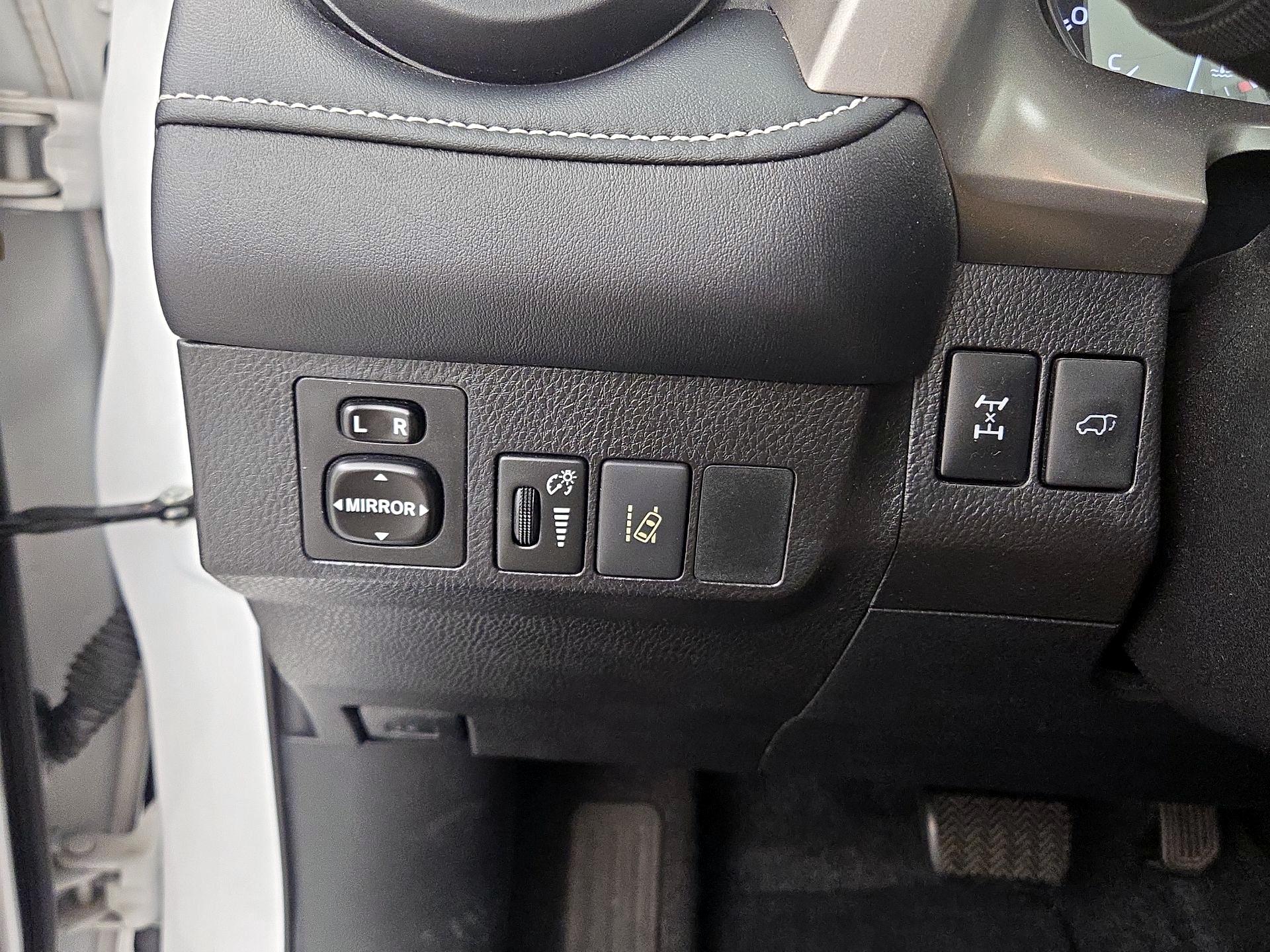 Thumbnail: 2016 Toyota RAV4 - 13