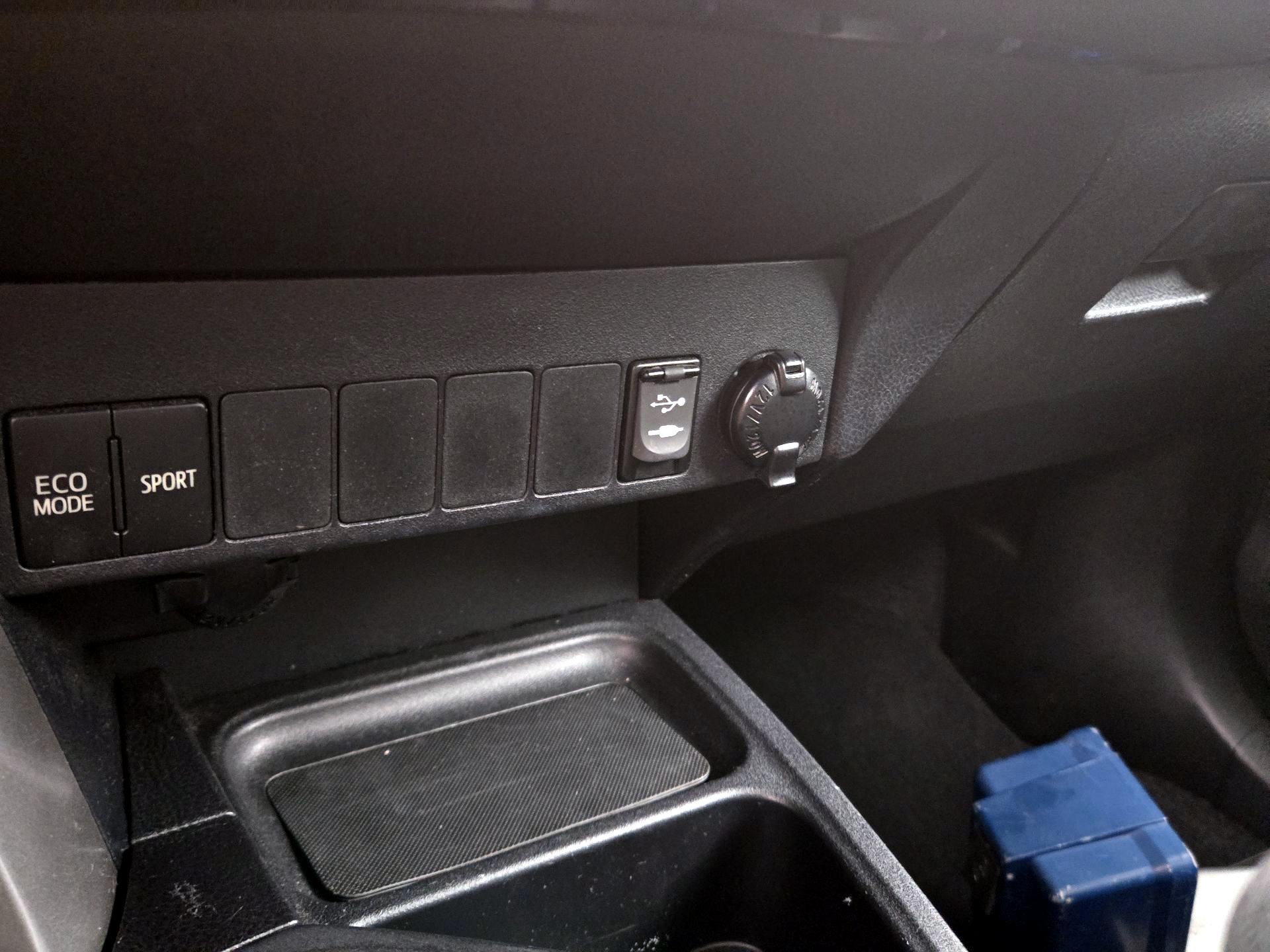 Thumbnail: 2016 Toyota RAV4 - 19