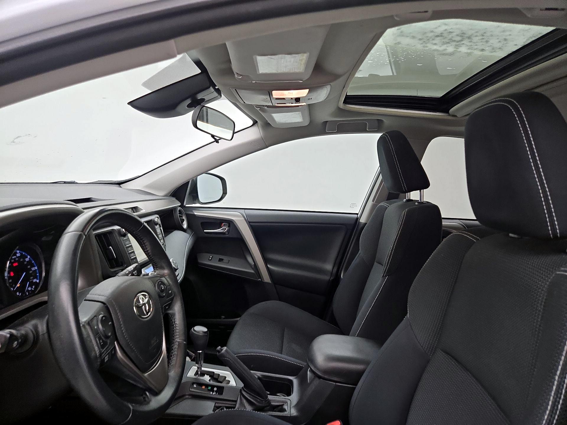 Thumbnail: 2016 Toyota RAV4 - 20