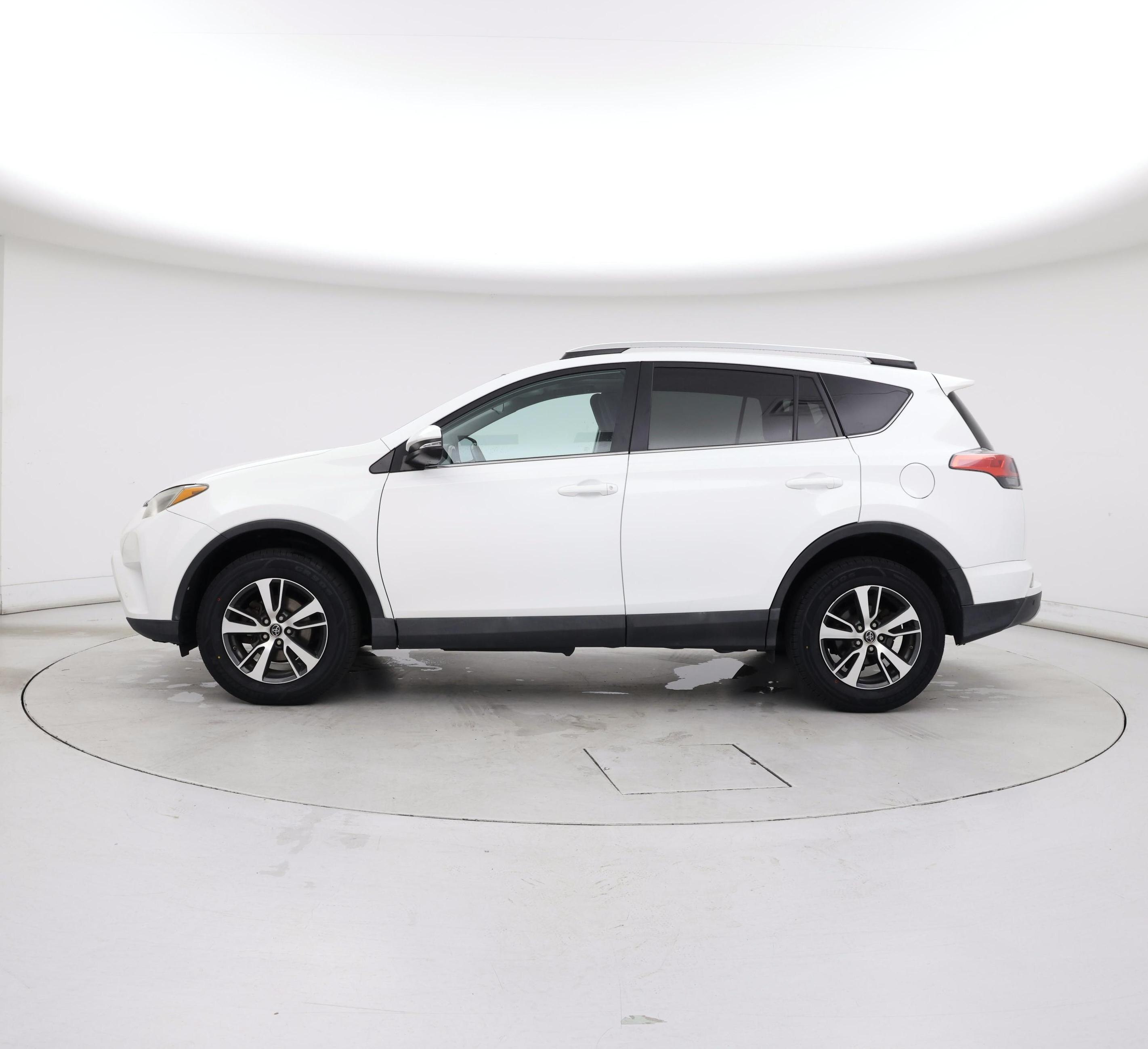 Thumbnail: 2016 Toyota RAV4 - 3