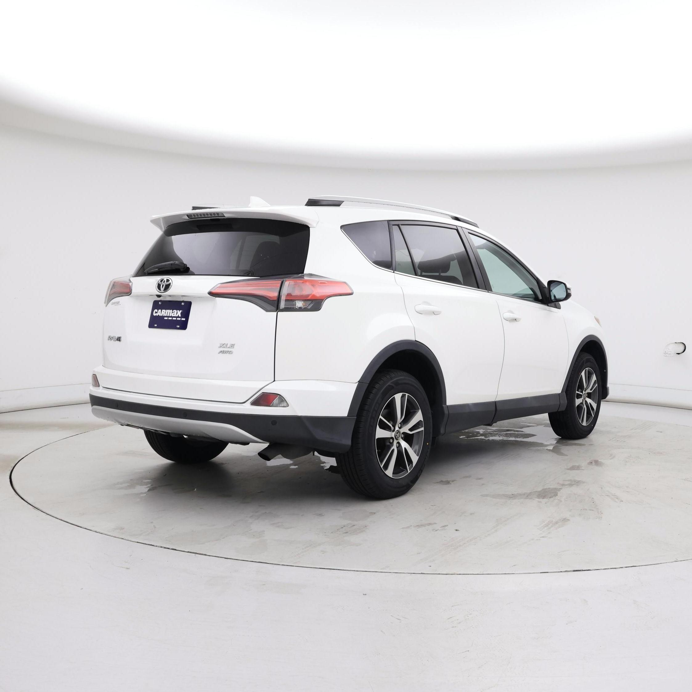 Thumbnail: 2016 Toyota RAV4 - 8