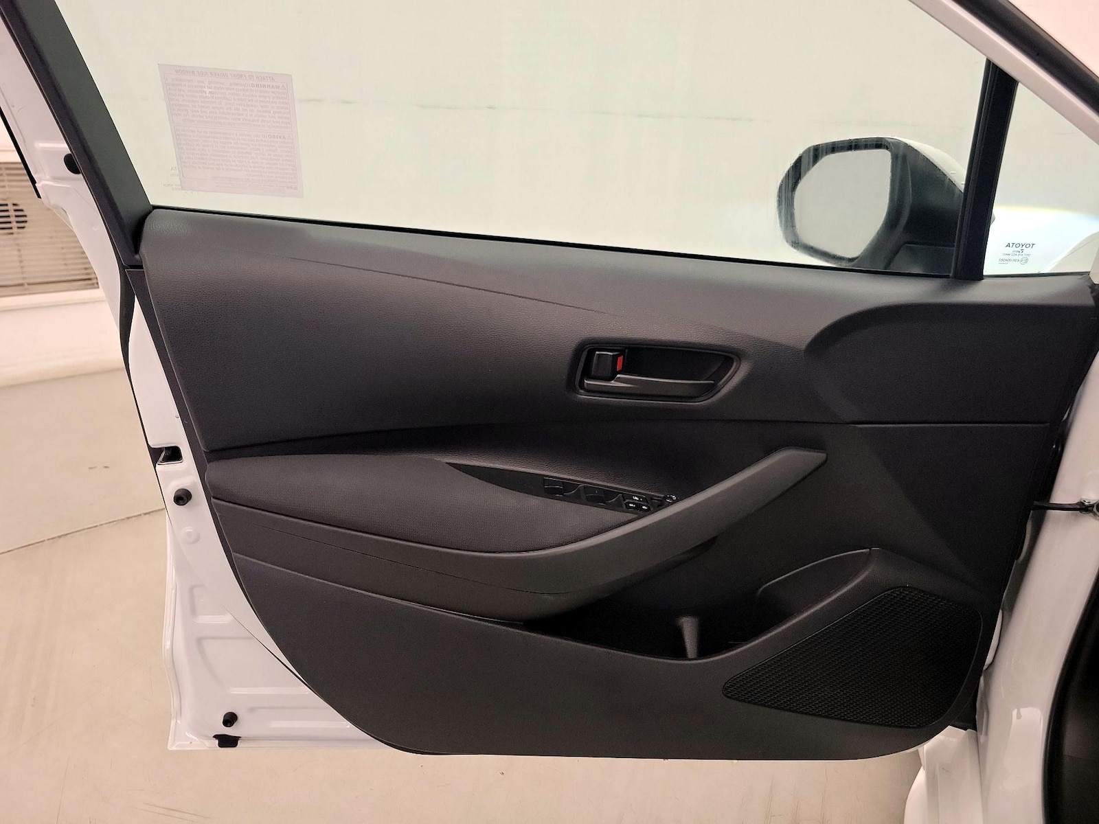 2022 Toyota Corolla LE - Photo 13